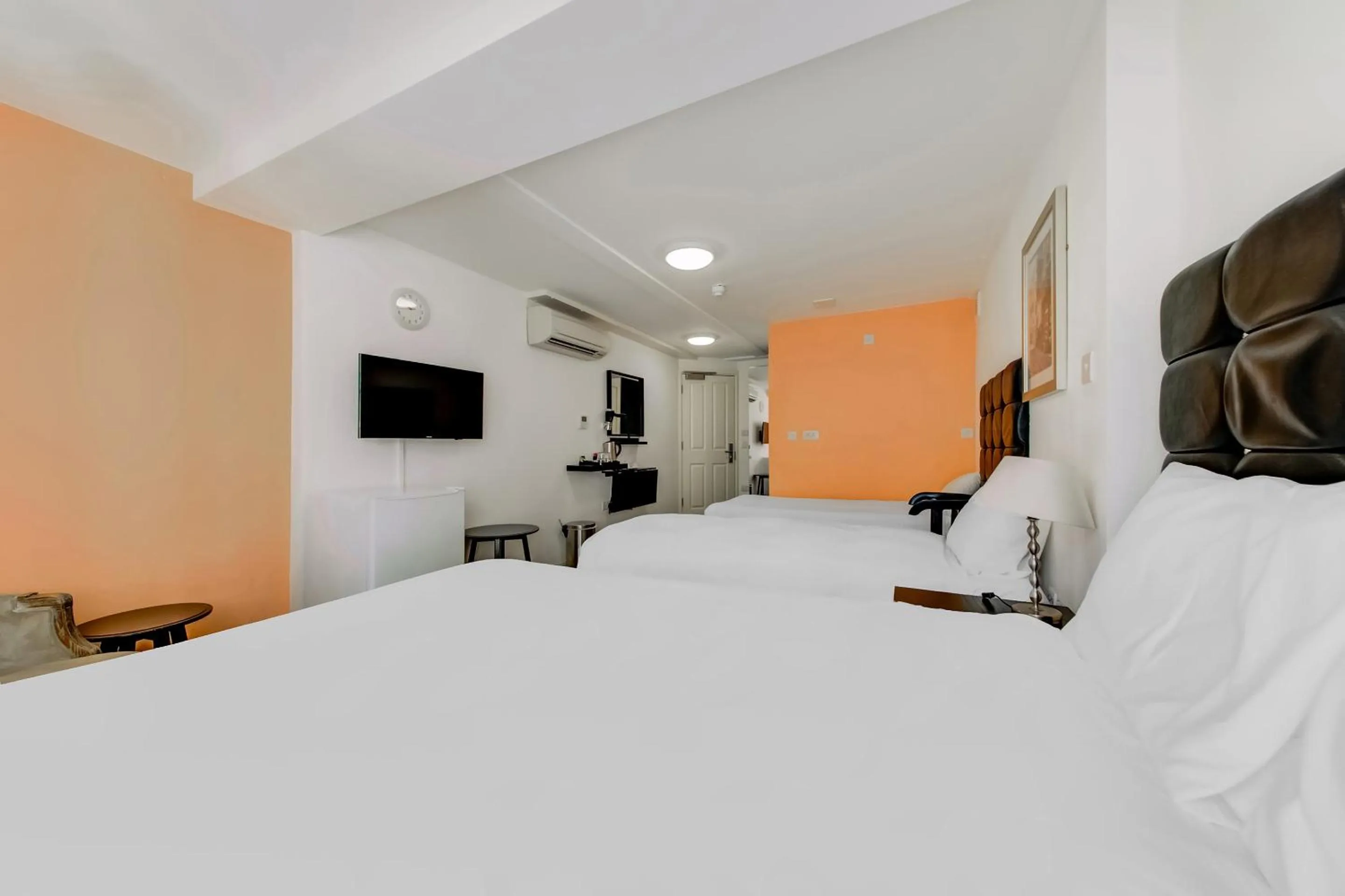 Bedroom in OYO Grantly Hotel