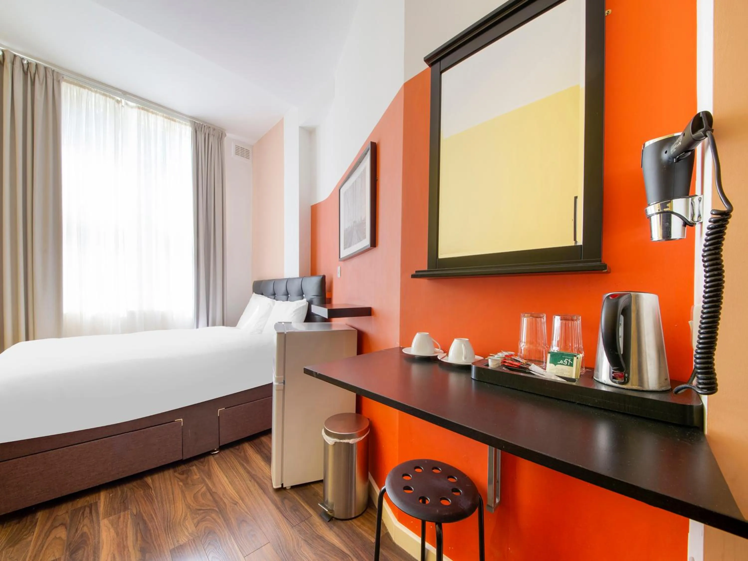 Bedroom in OYO Grantly Hotel