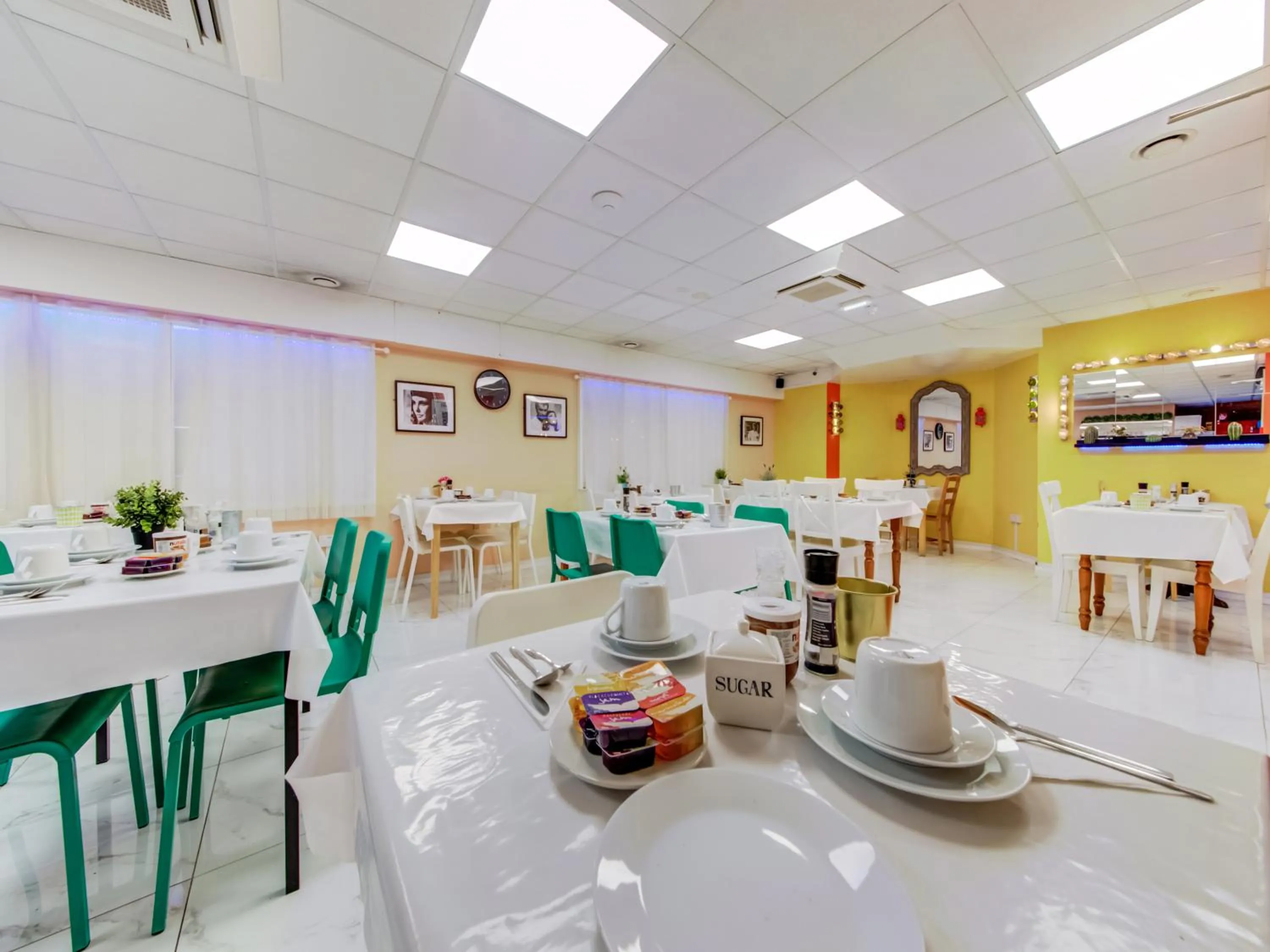 Restaurant/Places to Eat in OYO Grantly Hotel