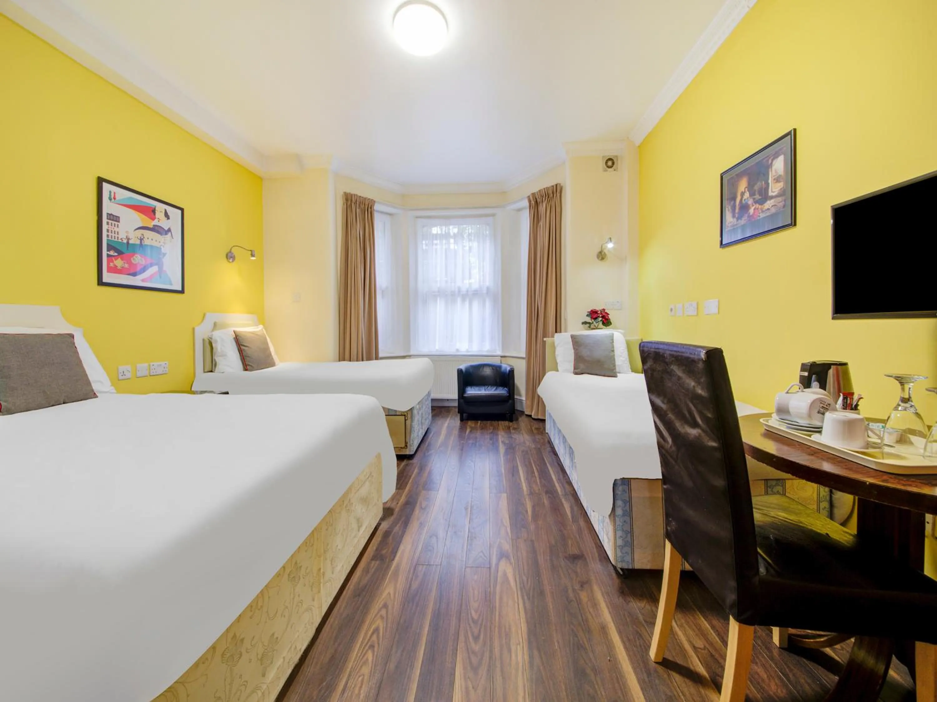 Bedroom in OYO Grantly Hotel