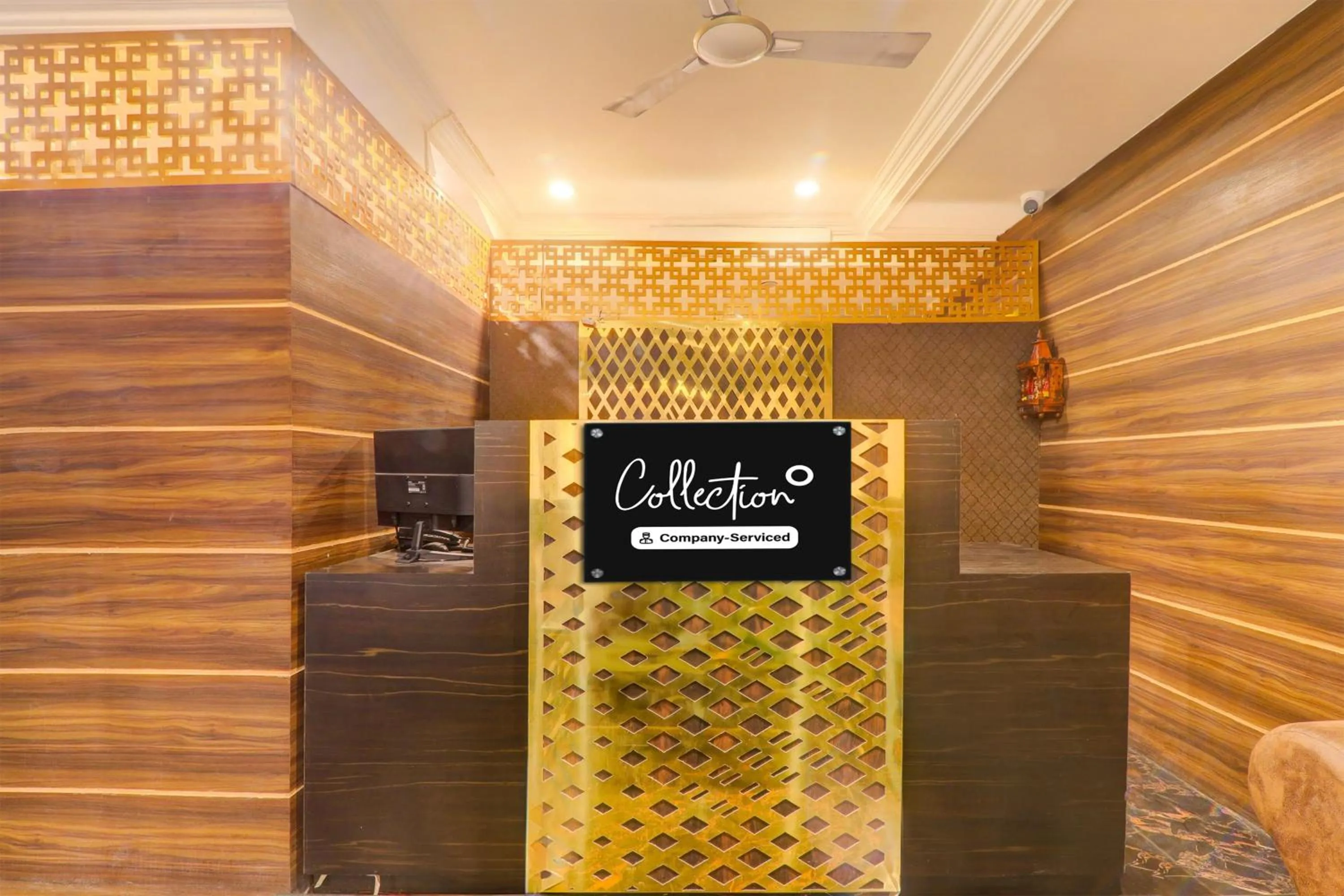 Lobby or reception in Super Collection O Alambagh Formerly BM Palace