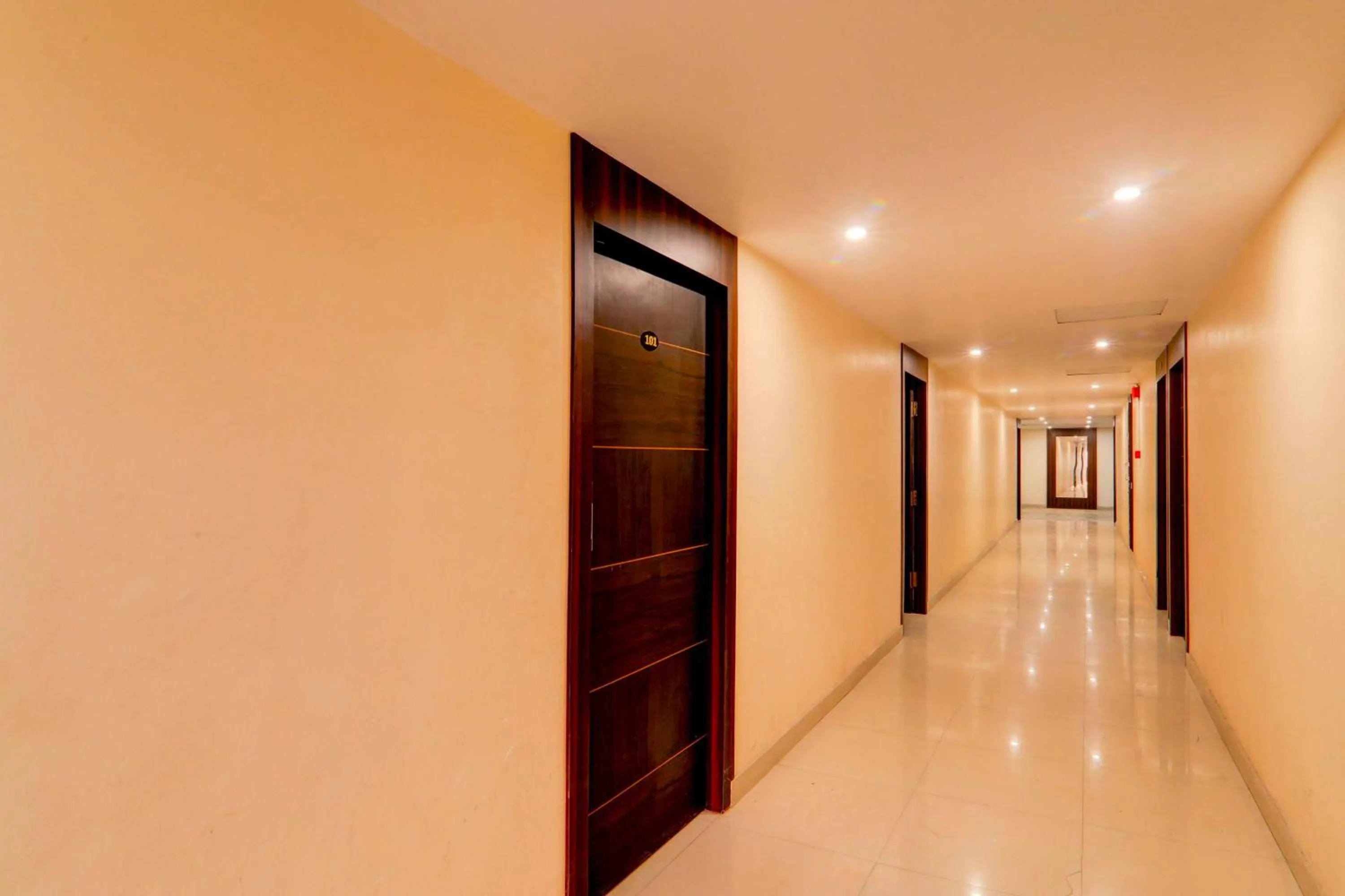 Lobby or reception in Super Collection O Alambagh Formerly BM Palace