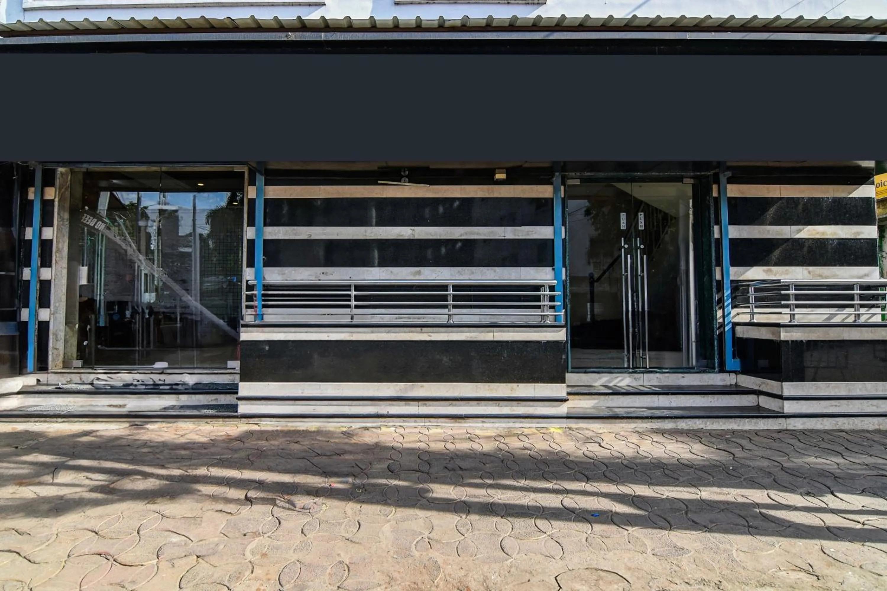 Facade/entrance in Super Collection O Belgacihia Near Kolkata Railway Station