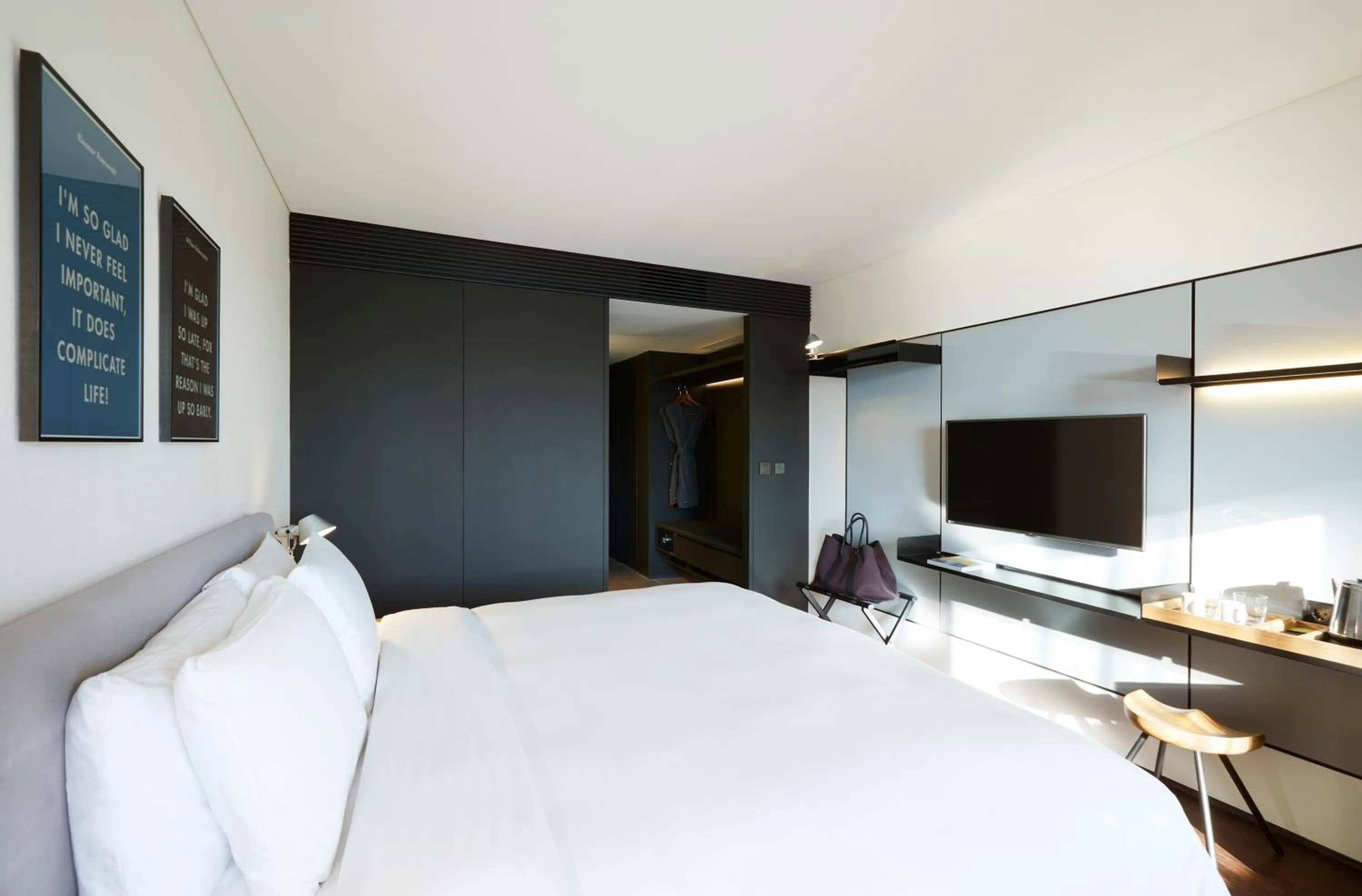 Photo of the whole room, Bed in GLAD Yeouido