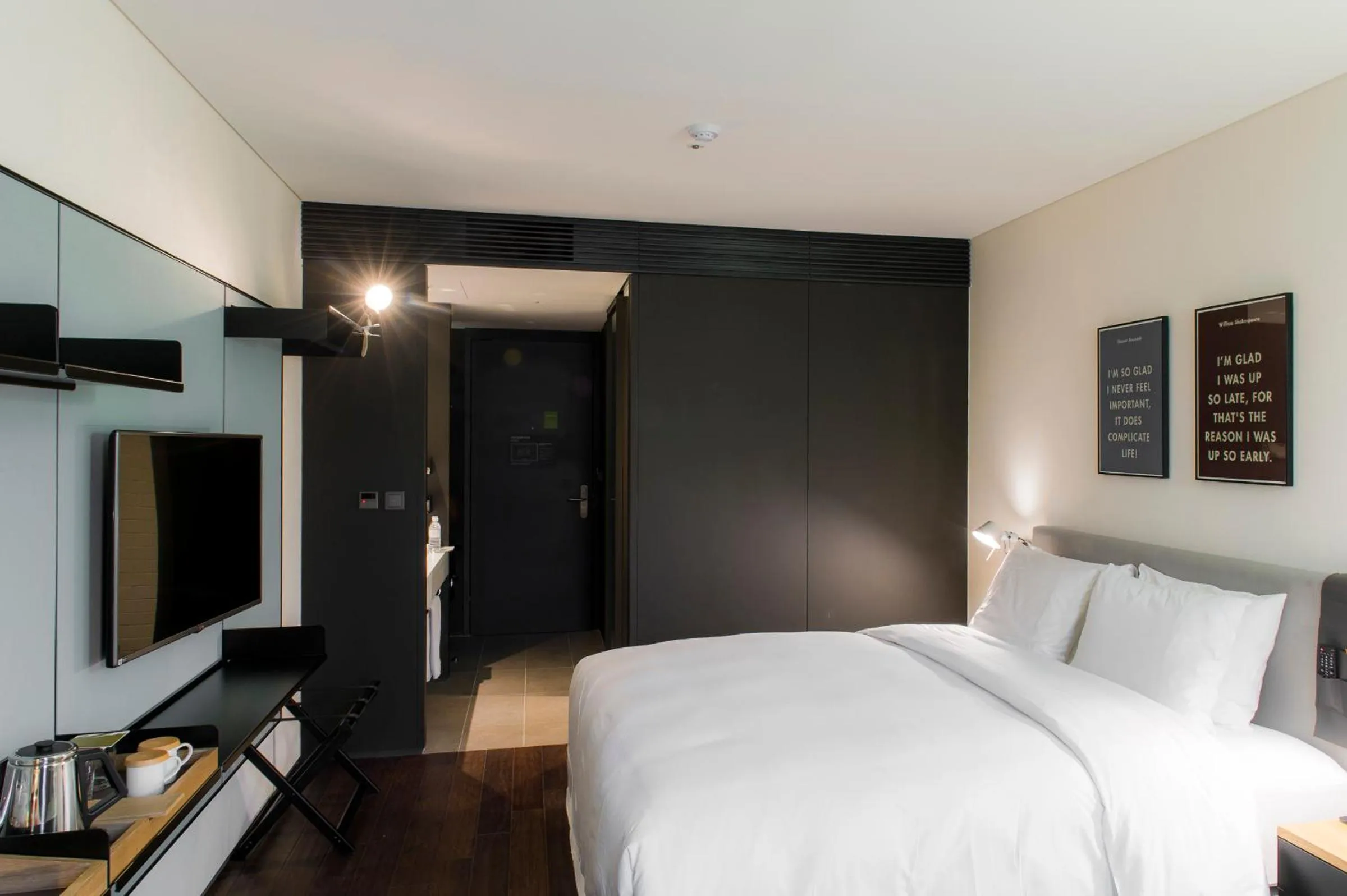 Decorative detail, Bed in GLAD Yeouido