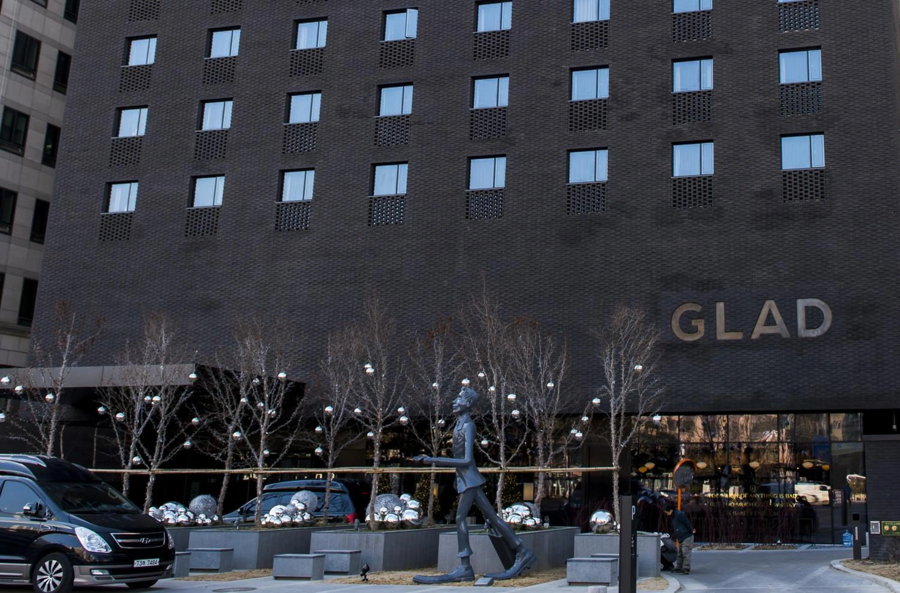Facade/entrance in GLAD Yeouido