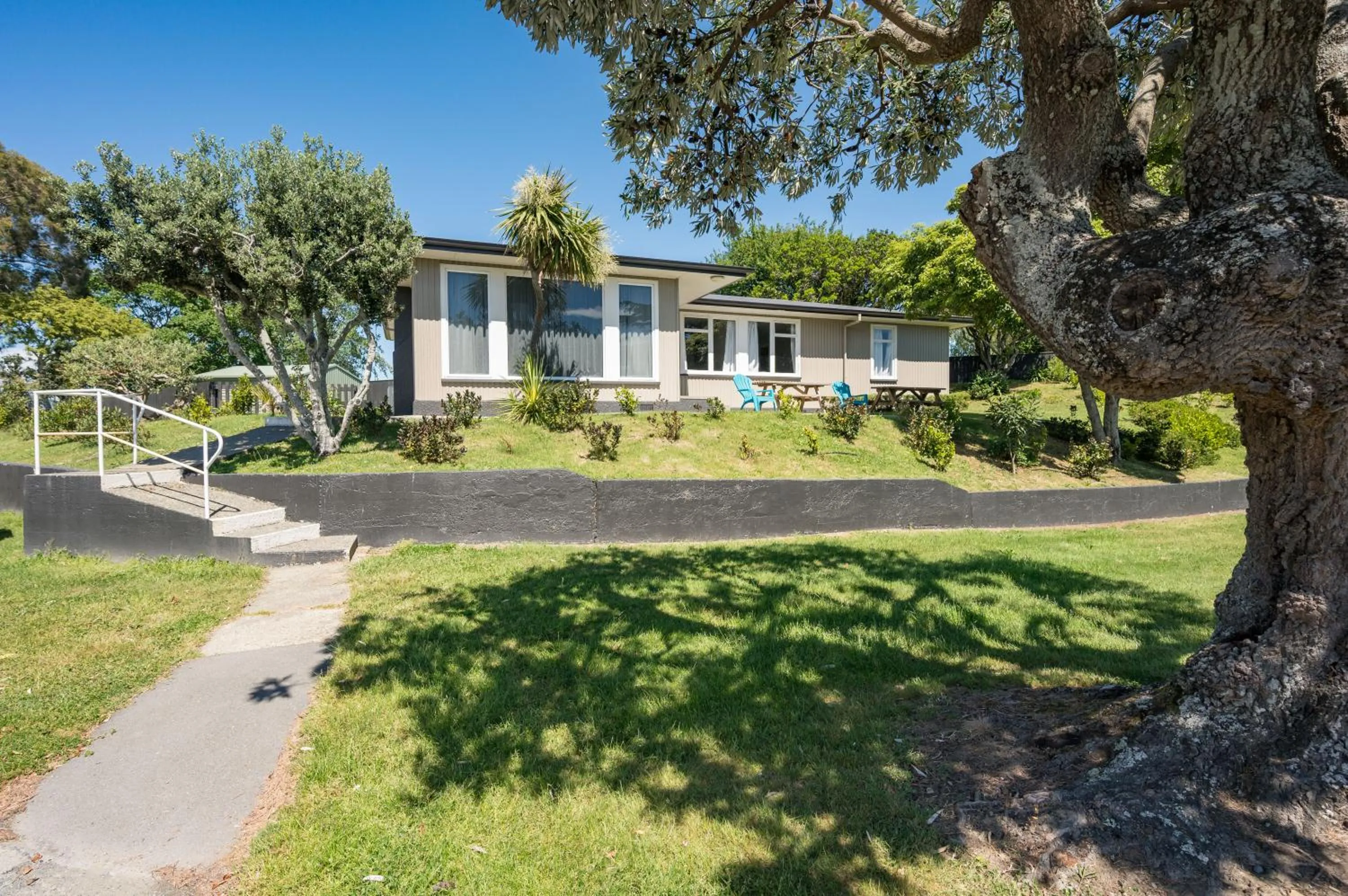 Property building in Tāhuna Beach Holiday Park