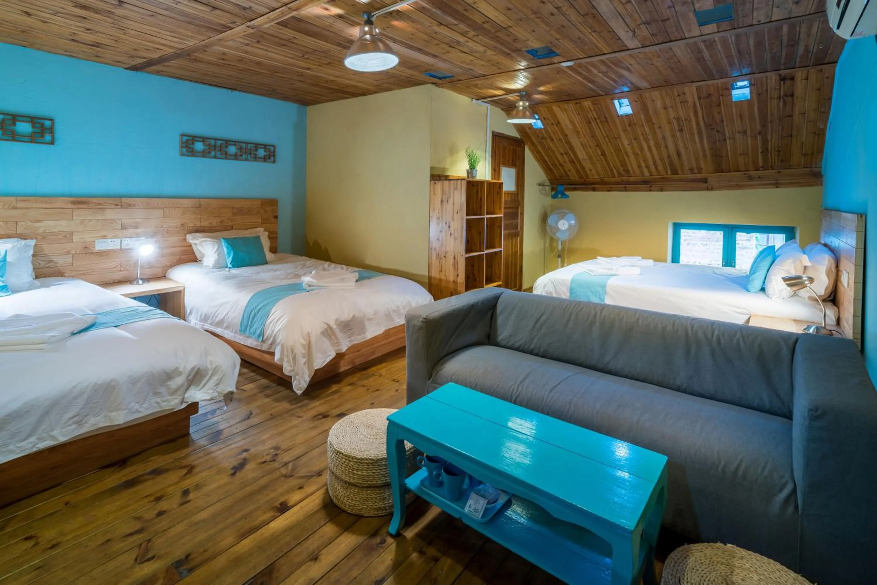 Photo of the whole room, Bed in The Giggling Tree