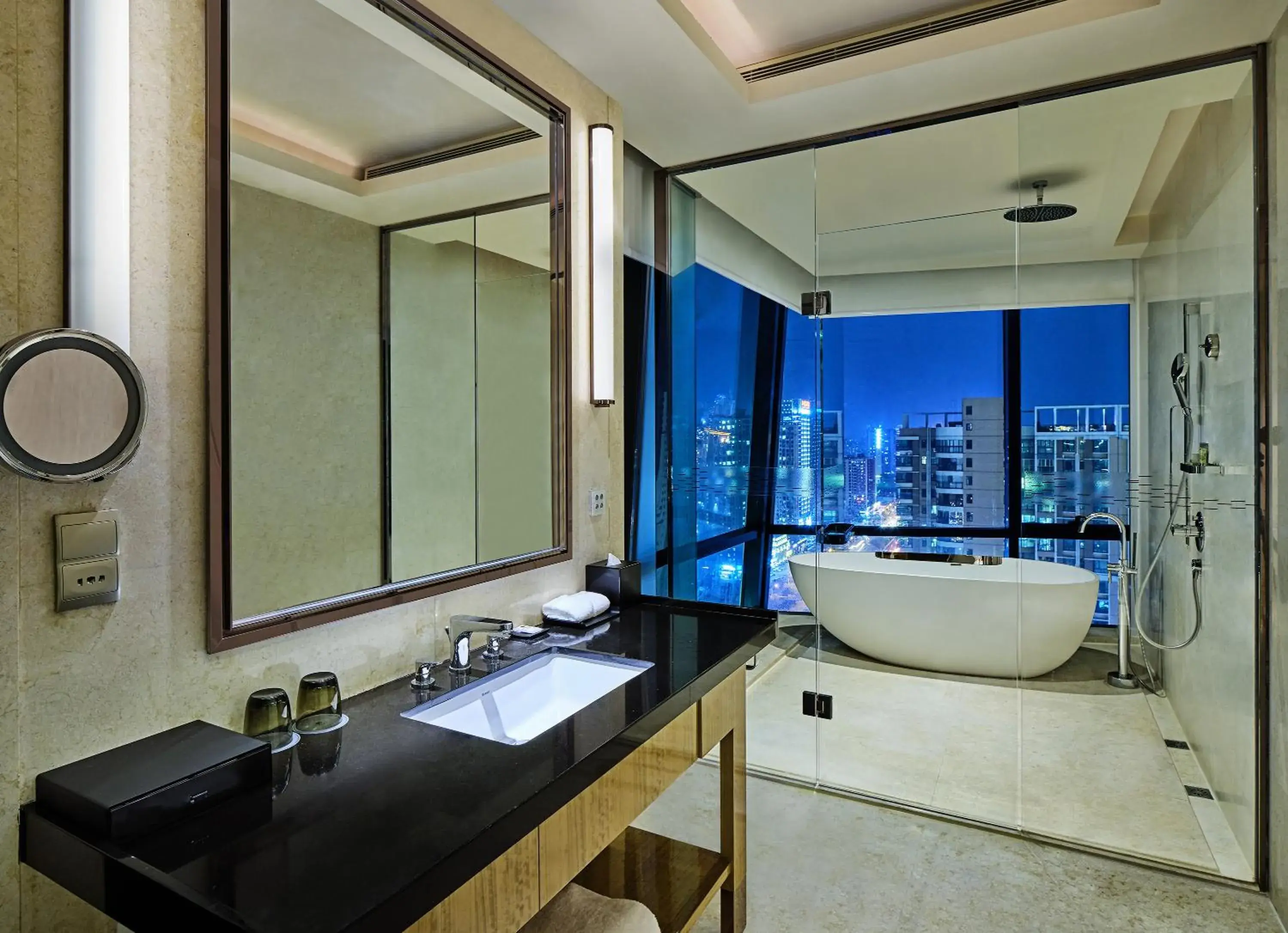 Executive Deluxe King Room in DoubleTree by Hilton Heyuan Executive Deluxe King Room in DoubleTree by Hilton Heyuan