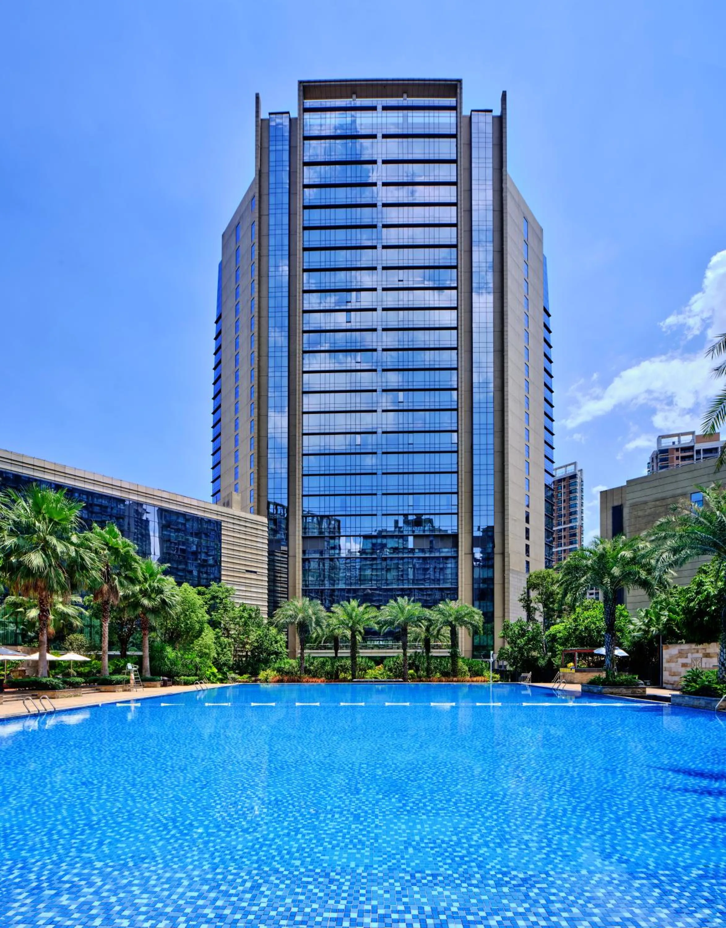 Swimming pool in DoubleTree by Hilton Heyuan