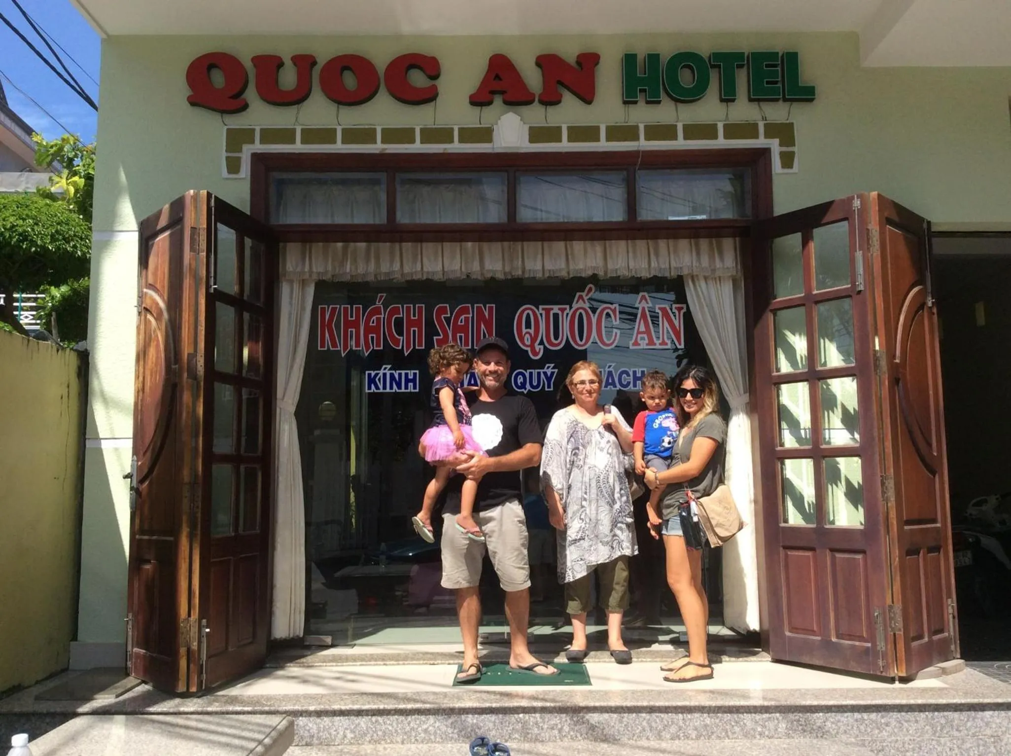 Family in Quốc Ân Motel