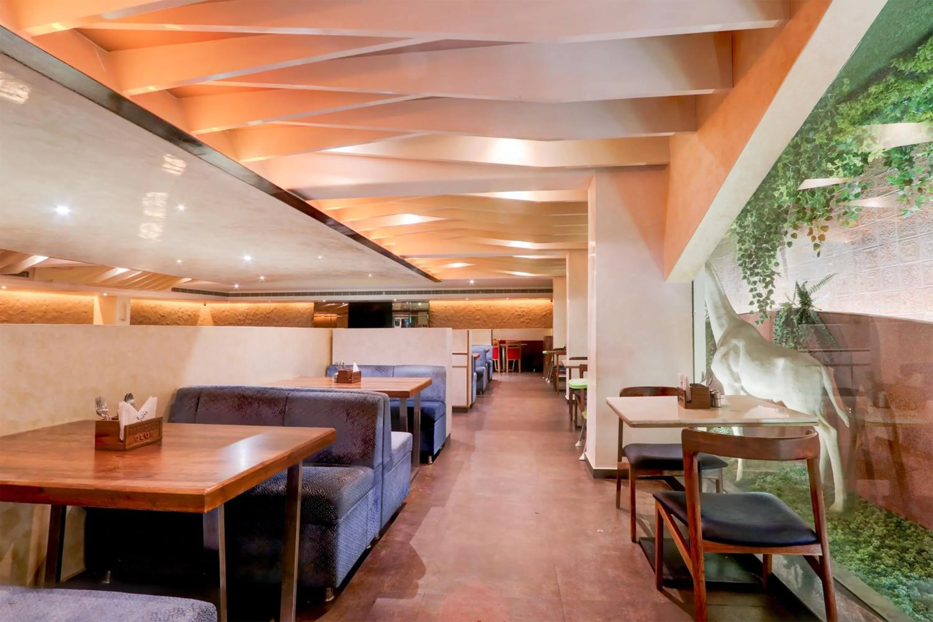 Restaurant/places to eat in Super Townhouse Lotus Grand