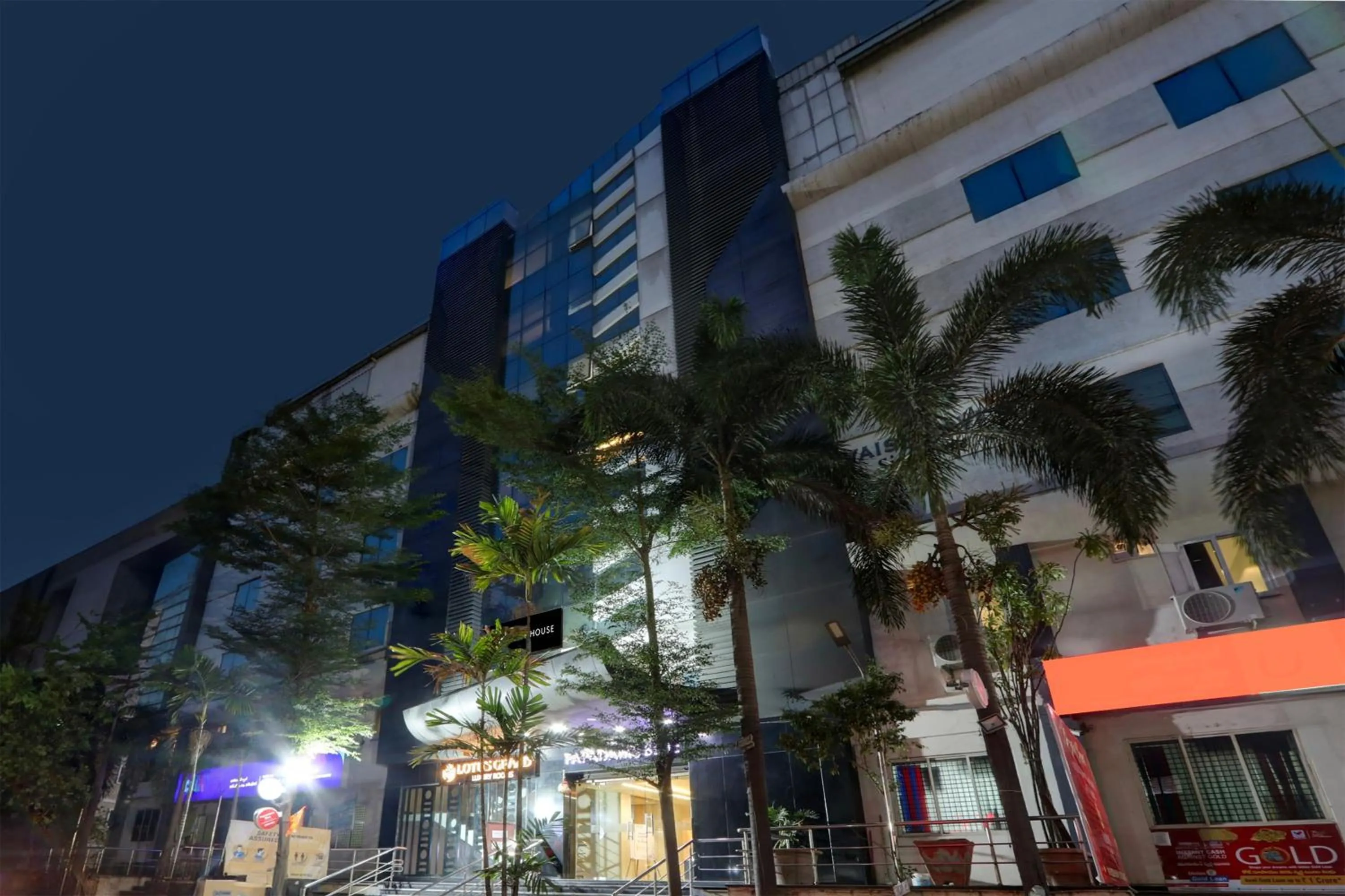 Facade/entrance in Super Townhouse Lotus Grand