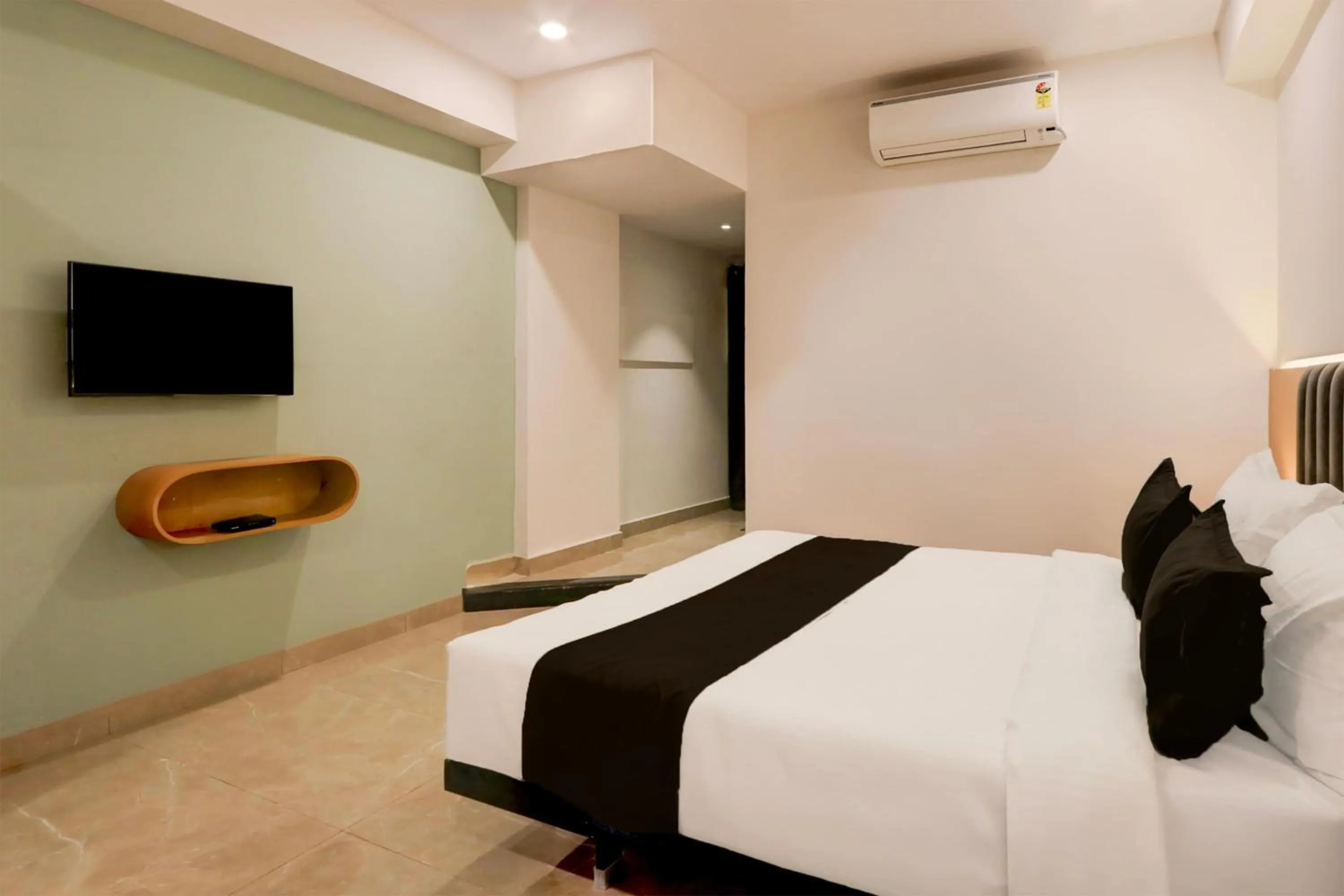 Bedroom, Bed in Super Townhouse Lotus Grand