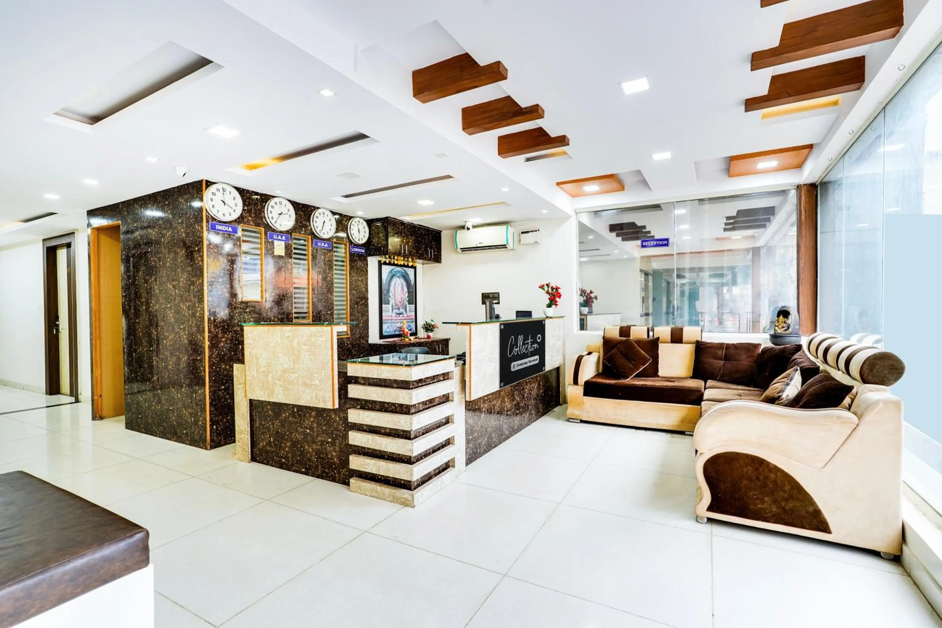 Lobby or reception in Super Collection O Bangalore Airport Road