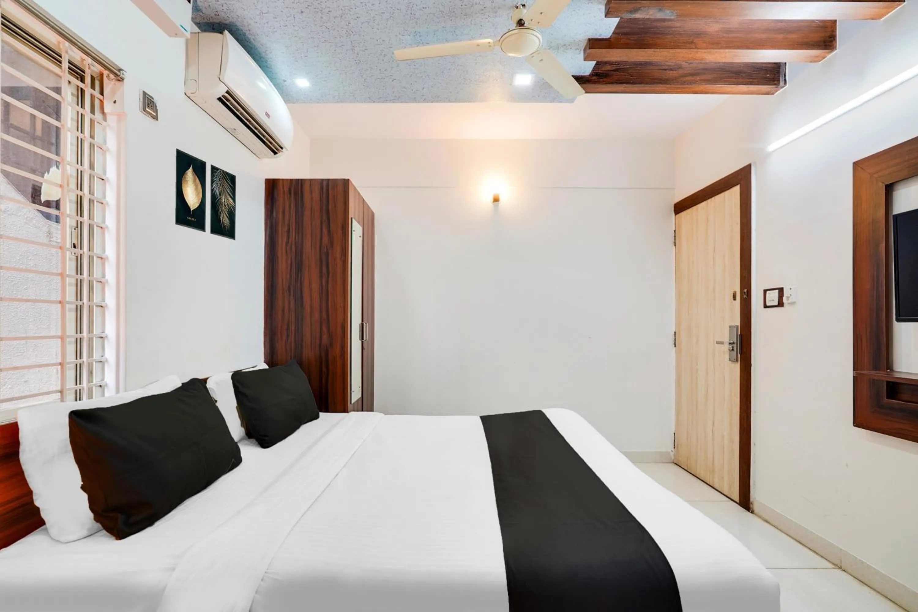 Bedroom, Bed in Super Collection O Bangalore Airport Road