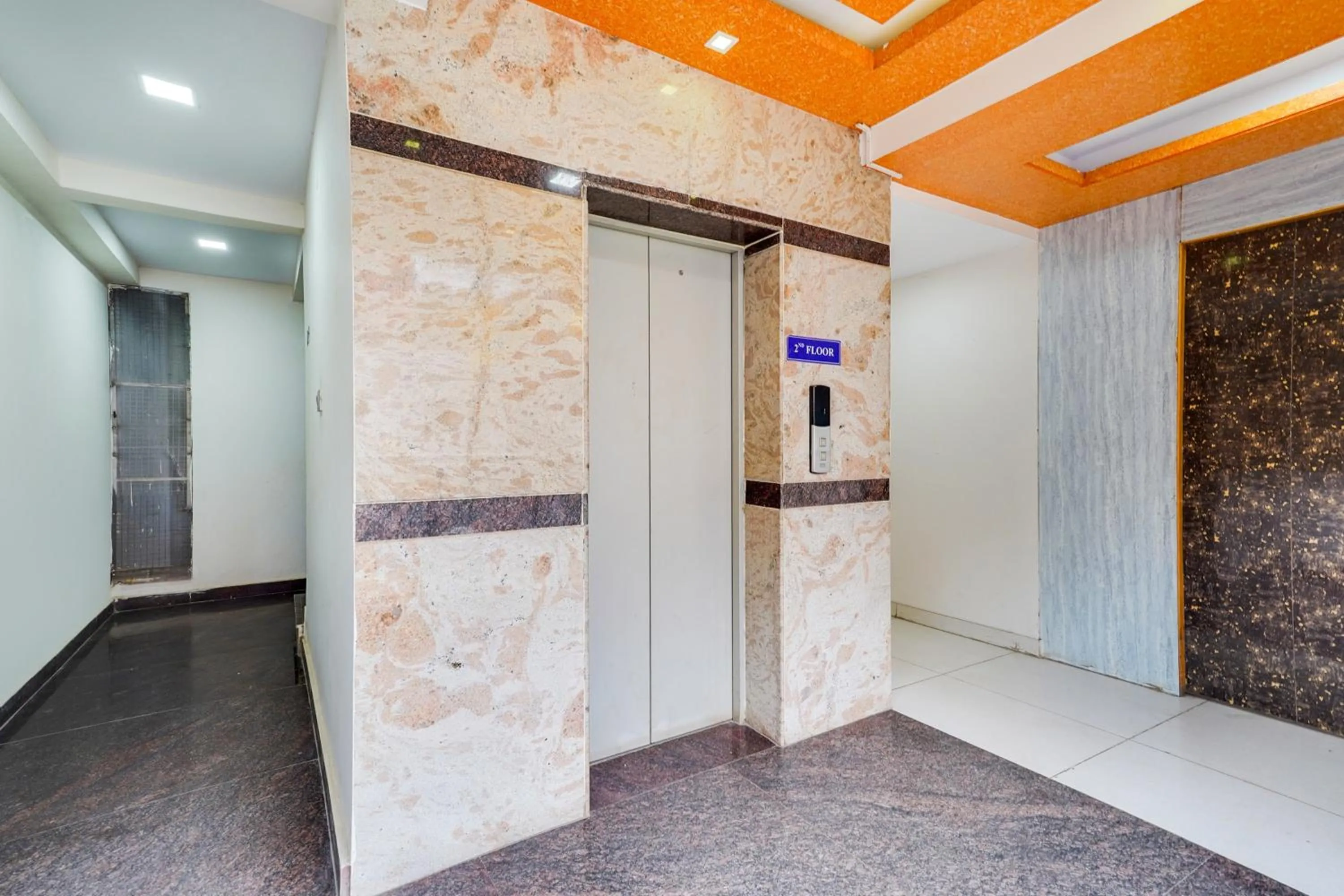 Lobby or reception in Super Collection O Bangalore Airport Road