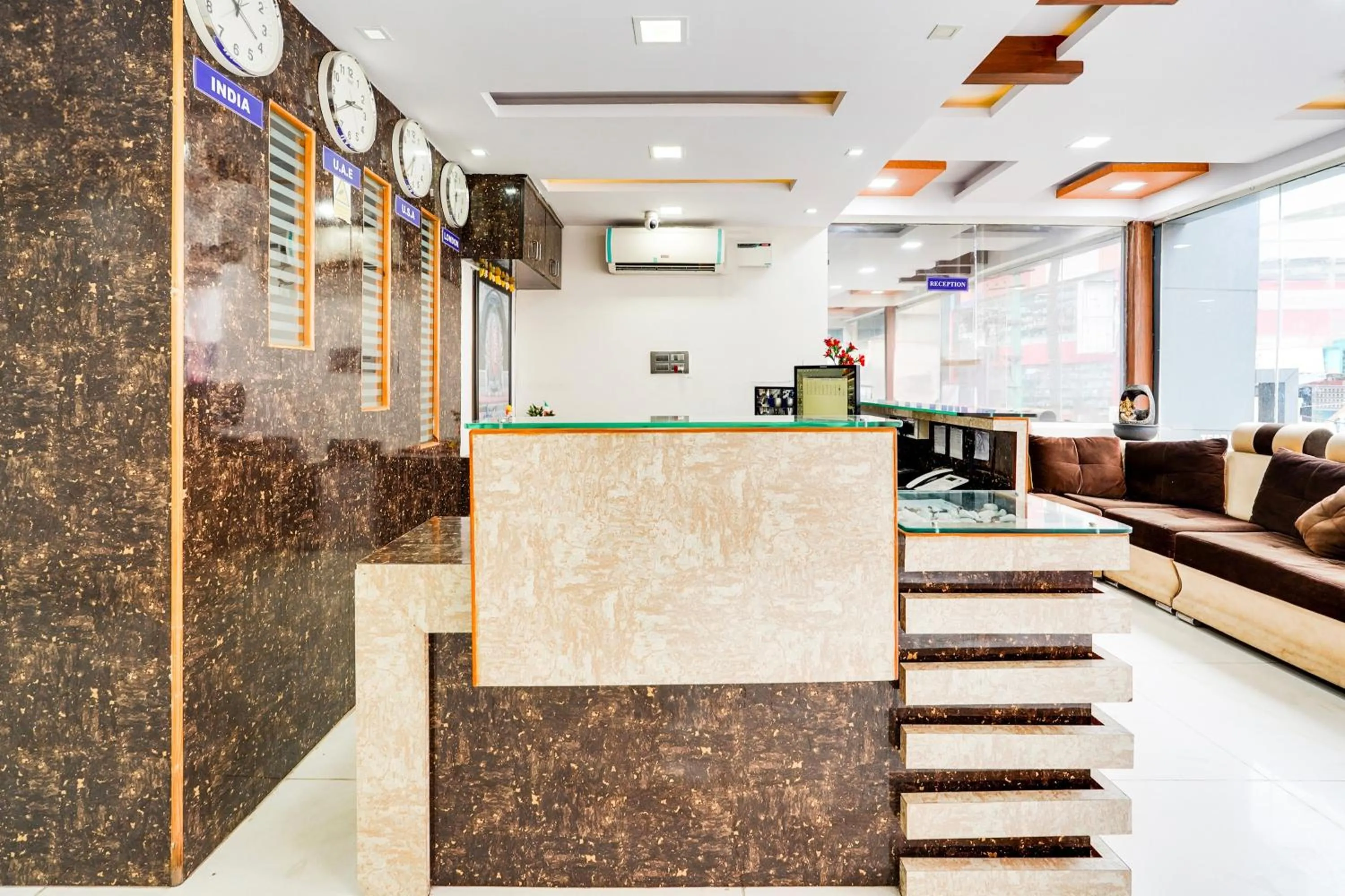 Lobby or reception in Super Collection O Bangalore Airport Road