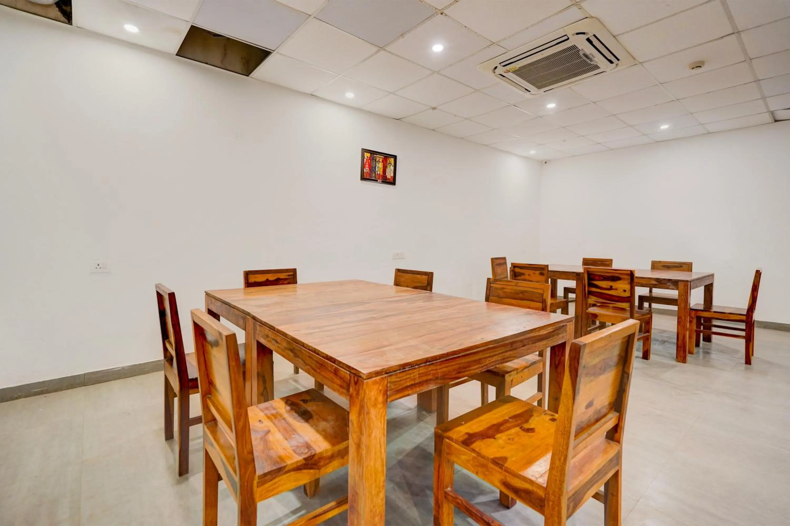 Restaurant/places to eat in Townhouse Delight Inn