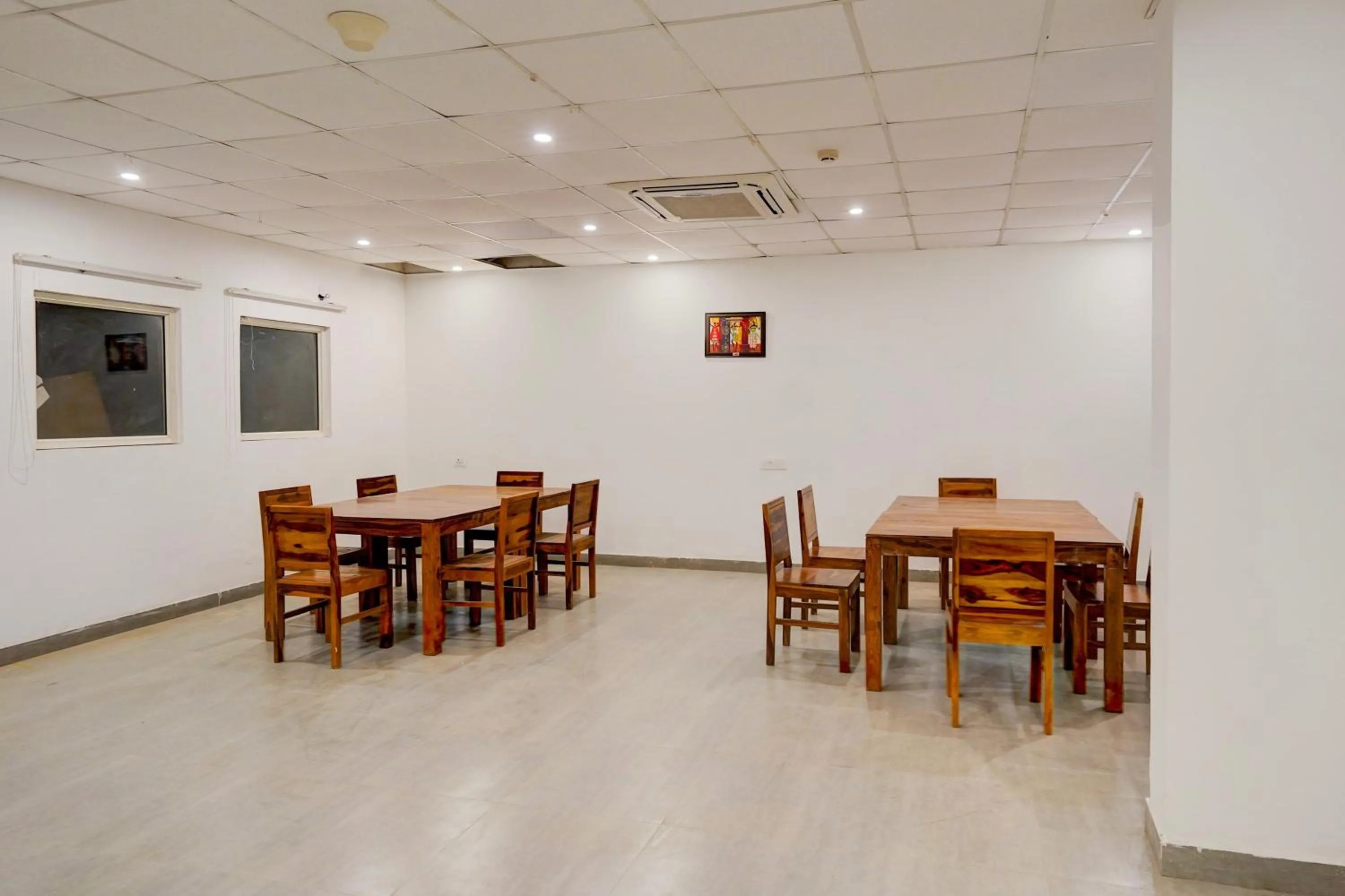 Restaurant/places to eat in Townhouse Delight Inn