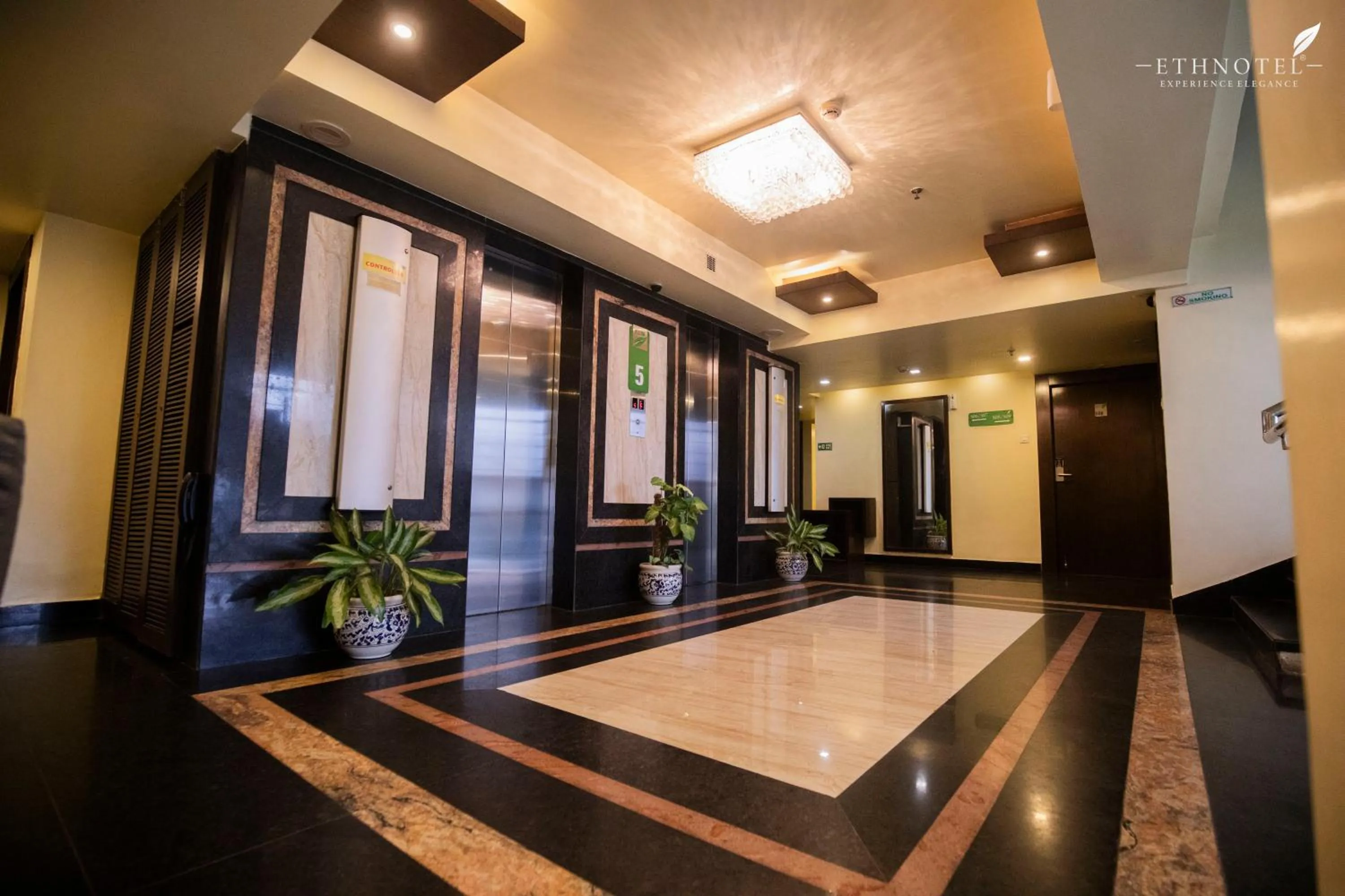 elevator in Ethnotel, Kolkata Airport