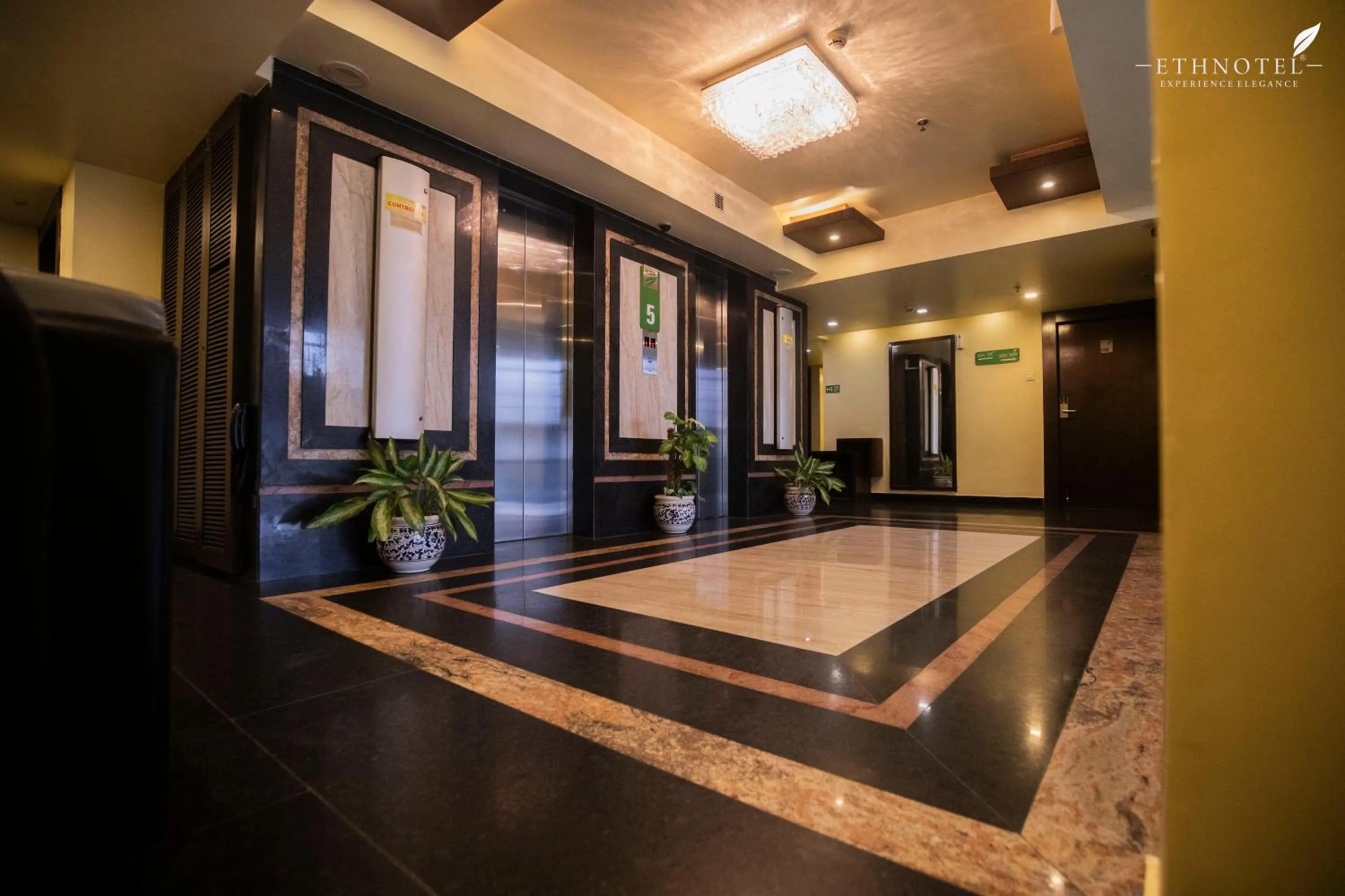 elevator in Ethnotel, Kolkata Airport