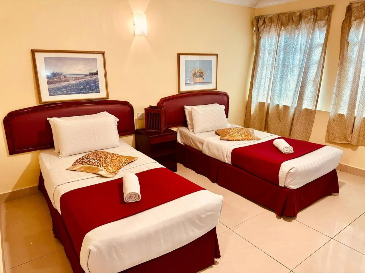 Bed in Carlton Hotel Seremban - Next to Terminal Bus Station