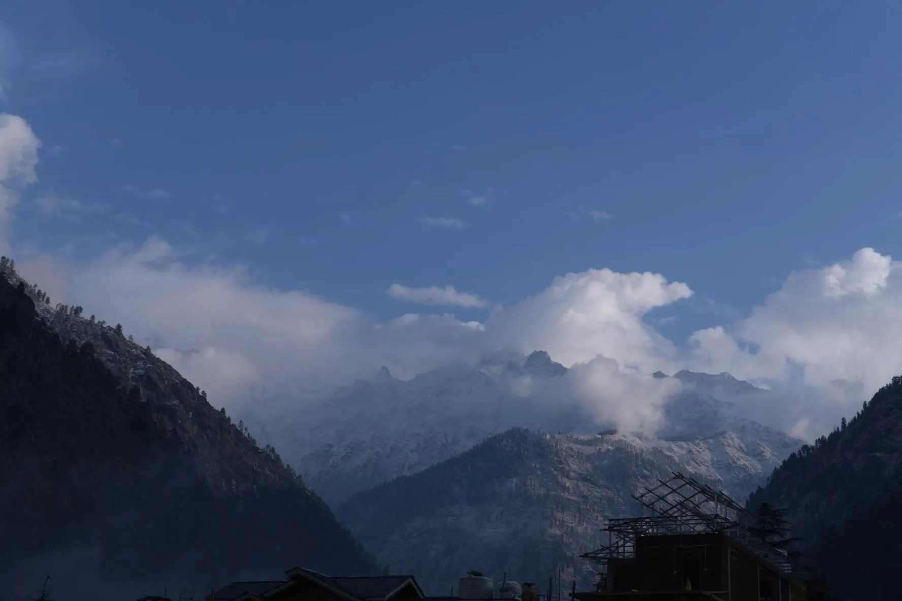 Mountain view in Jungle by sturmfrei Kasol