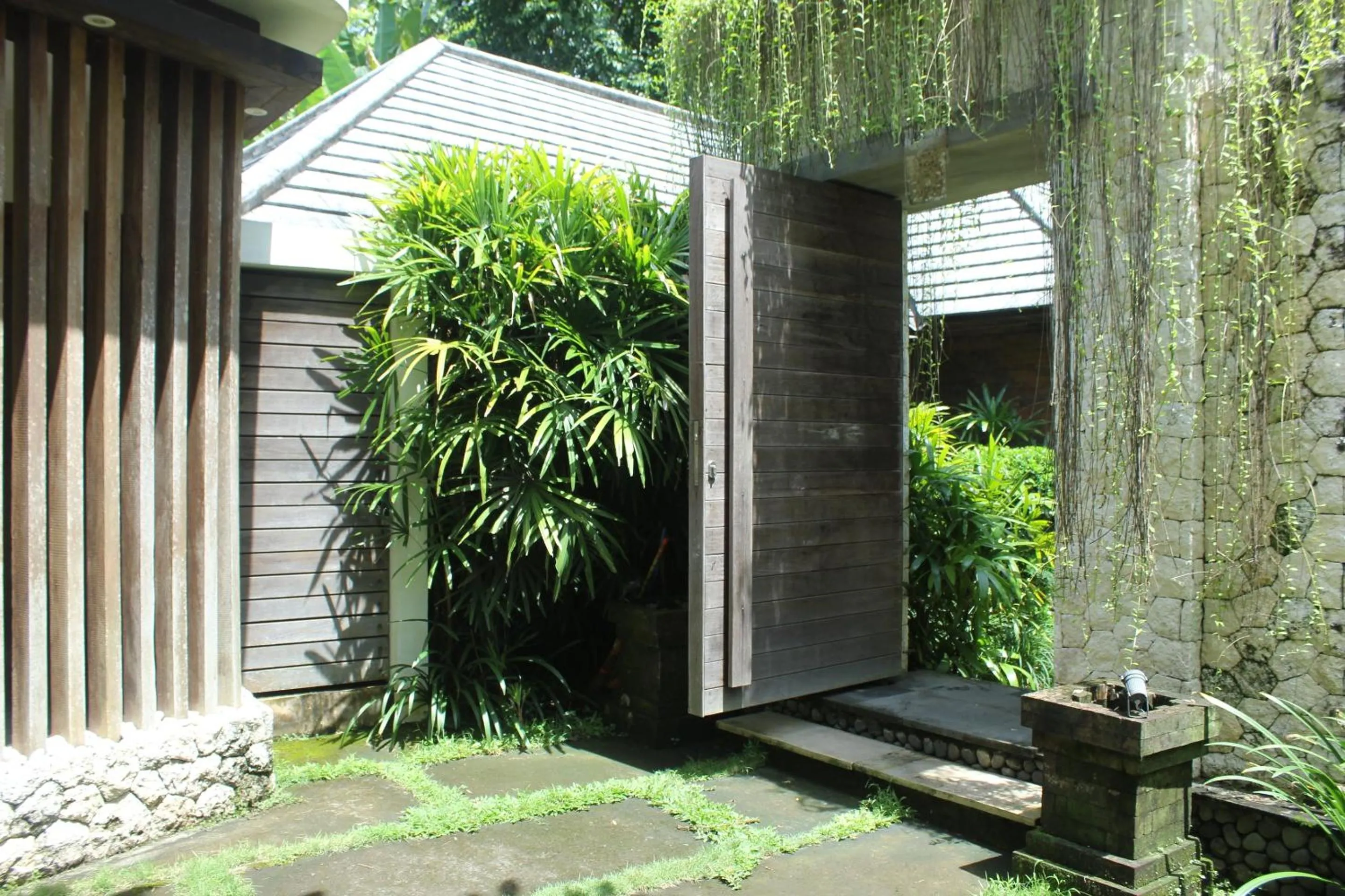 Facade/entrance in Belvilla Dhyana Kutir Seseh Beach