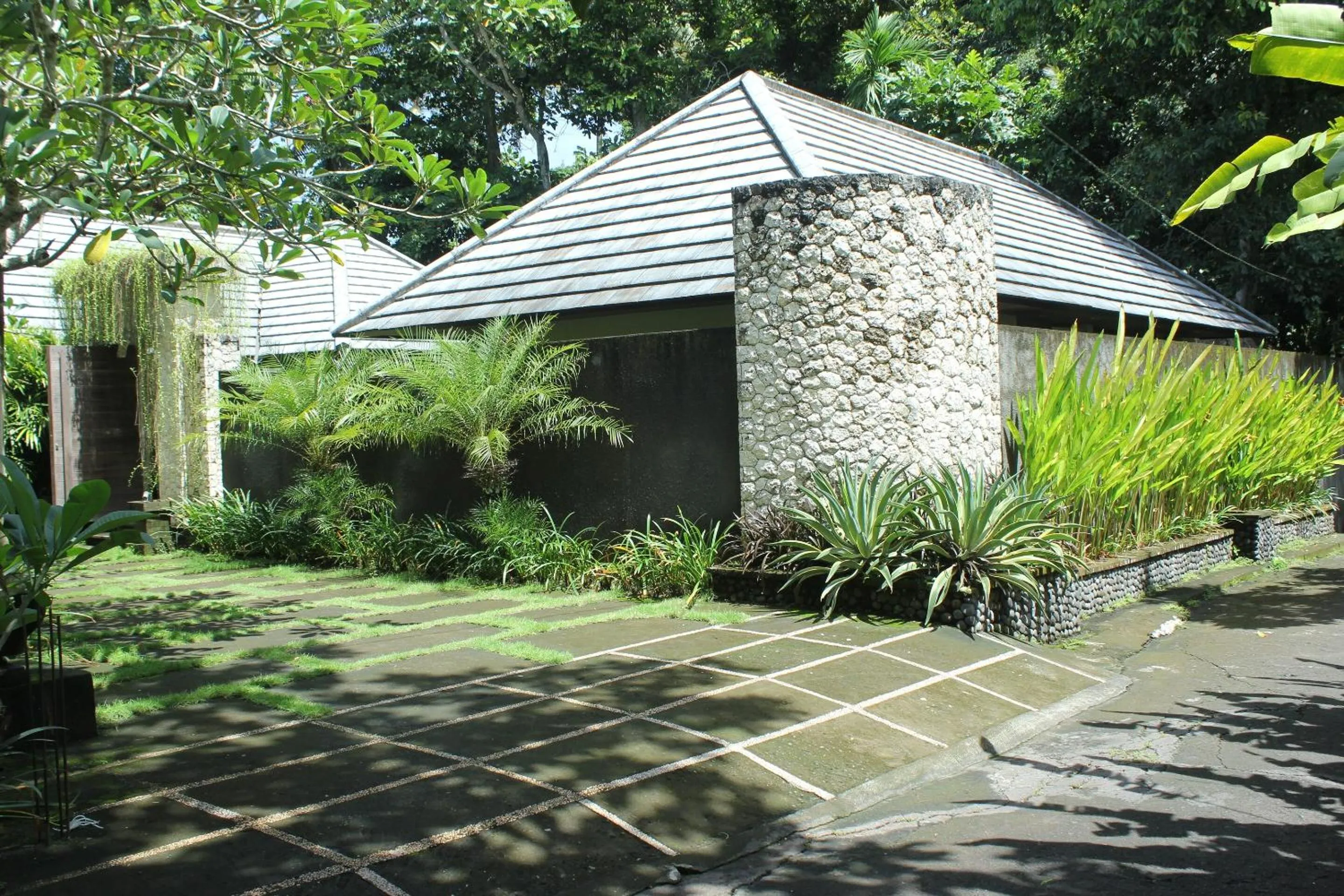 Facade/entrance in Belvilla Dhyana Kutir Seseh Beach