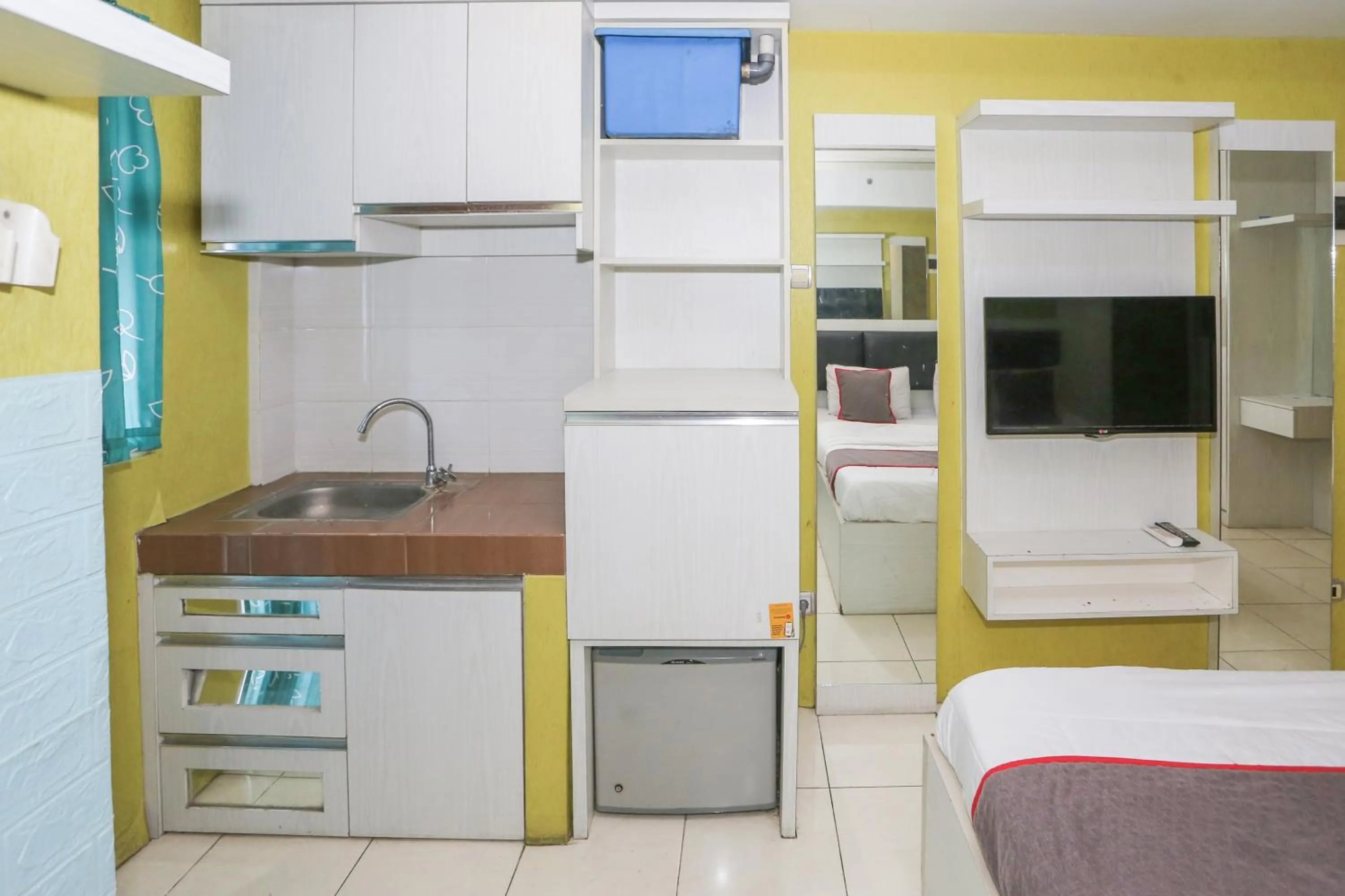 Bedroom, Bed in Hotel O Ciputat Near Apartment Green Lake View Ciputat