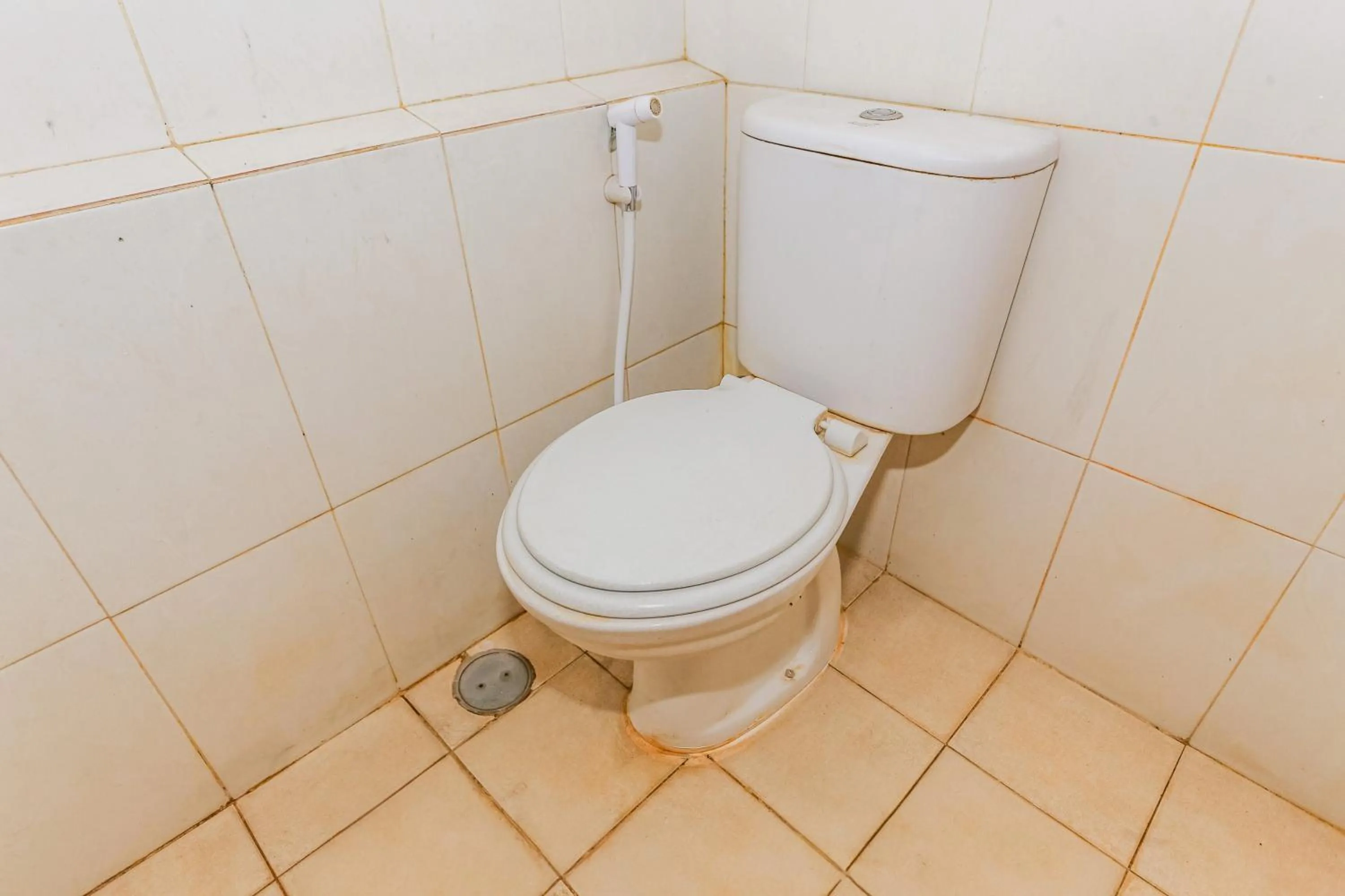 Bathroom in Hotel O Ciputat Near Apartment Green Lake View Ciputat