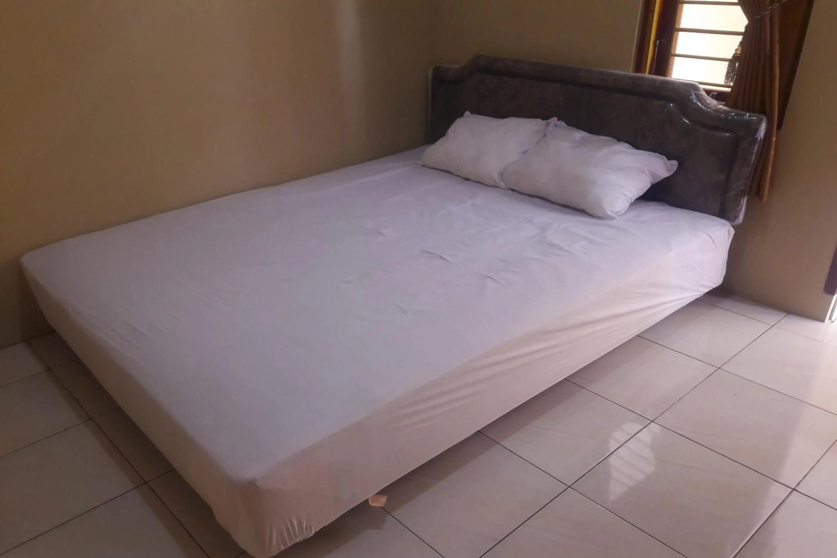 Bedroom, Bed in Hotel O Kost Takalar Near Polsek Mappakasunggu (Mapsu)