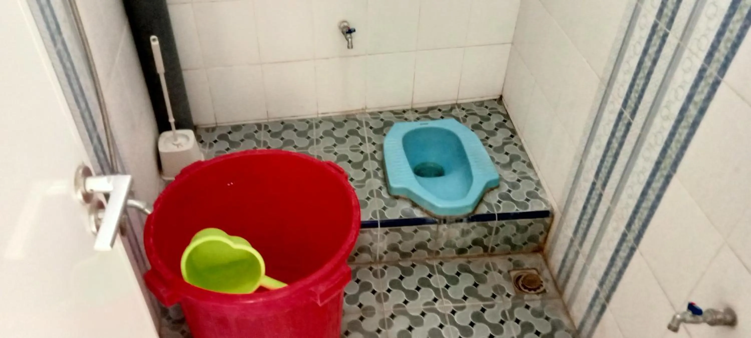 Bathroom in Hotel O Sakinah Homestay Bromo Syariah Near Rest Area Wringinanom