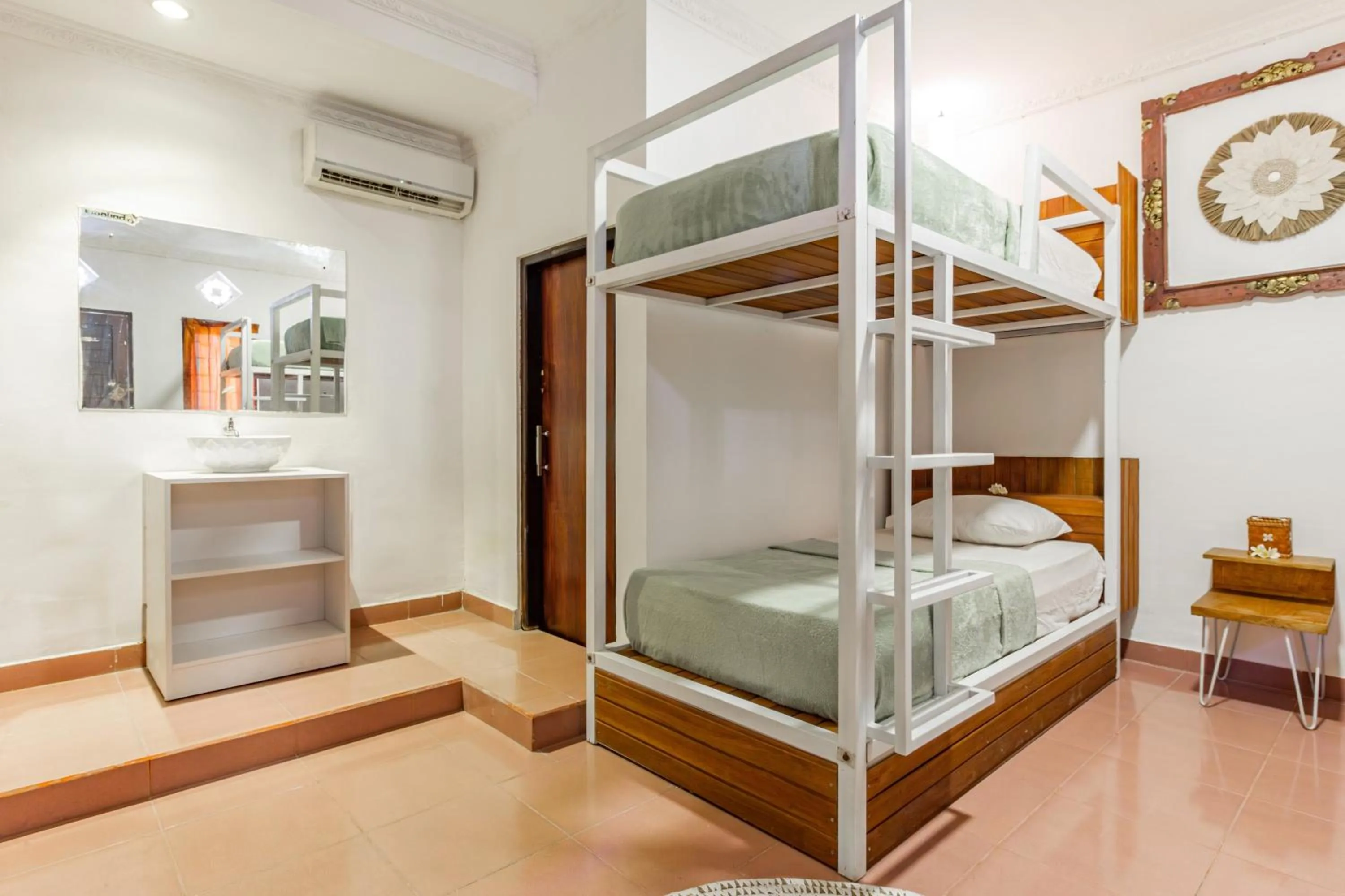 Bedroom in Capital O 93944 Geweka Homestay