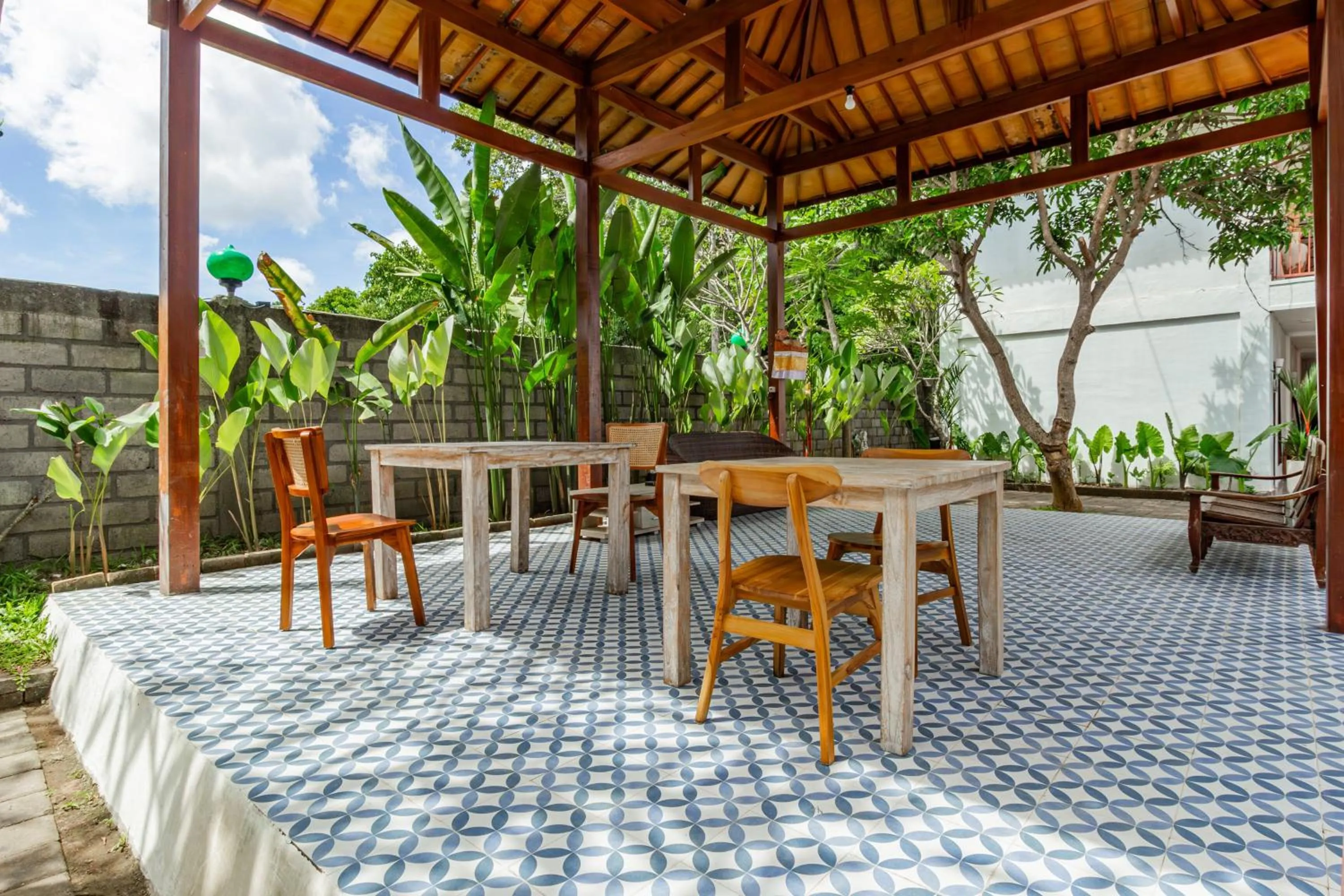 Lobby or reception in Capital O 93944 Geweka Homestay