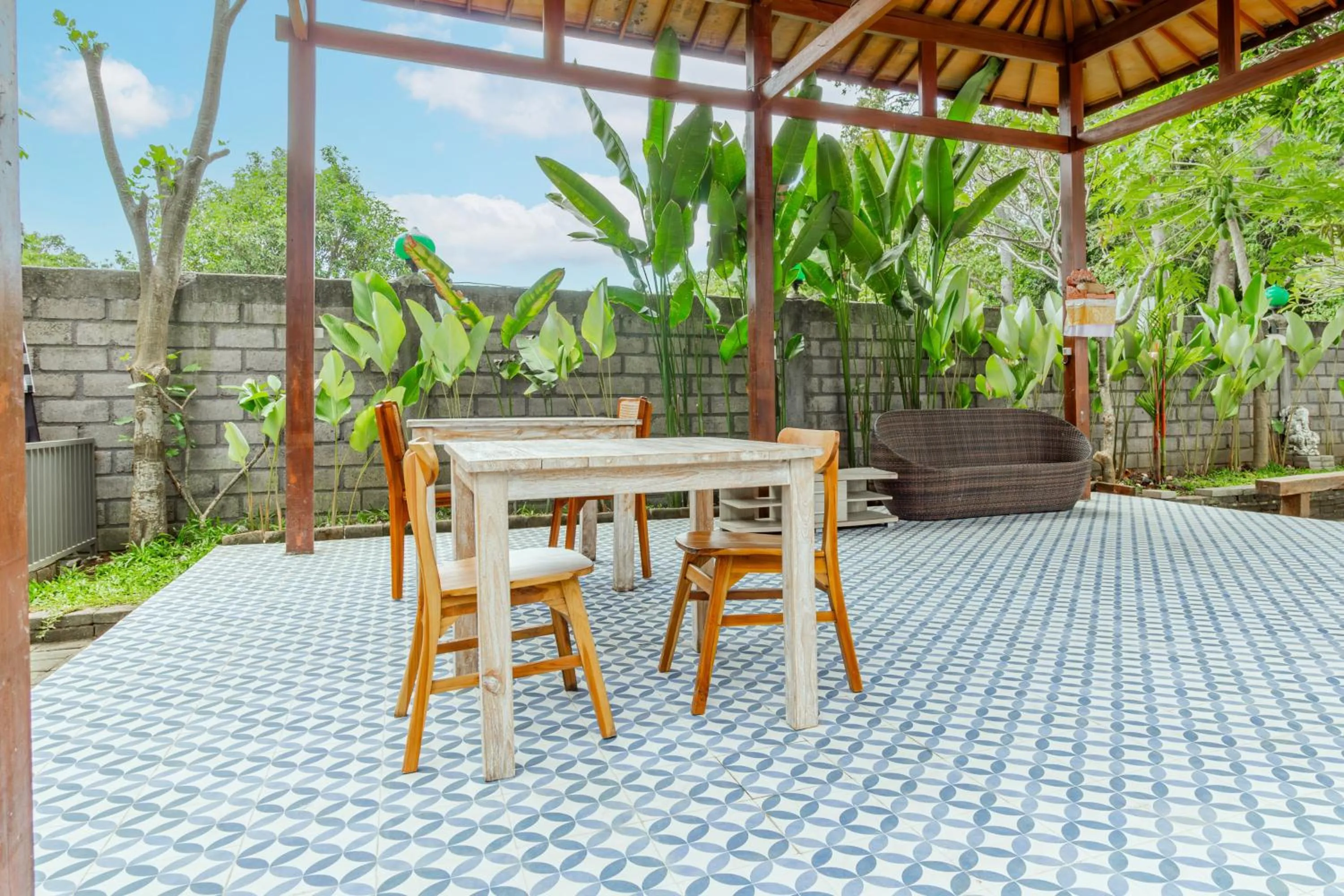 Lobby or reception in Capital O 93944 Geweka Homestay