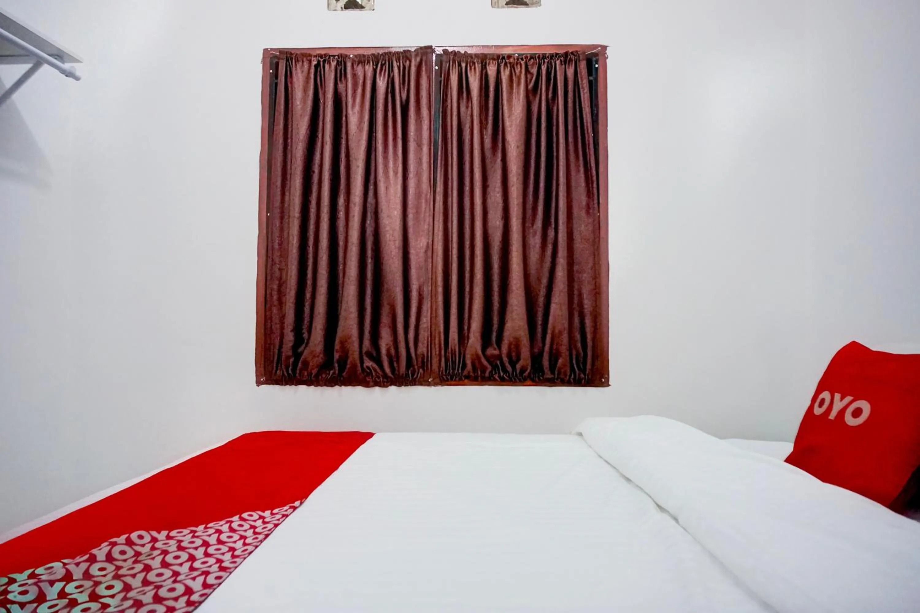 Bedroom, Bed in Hotel O Family Guesthouse