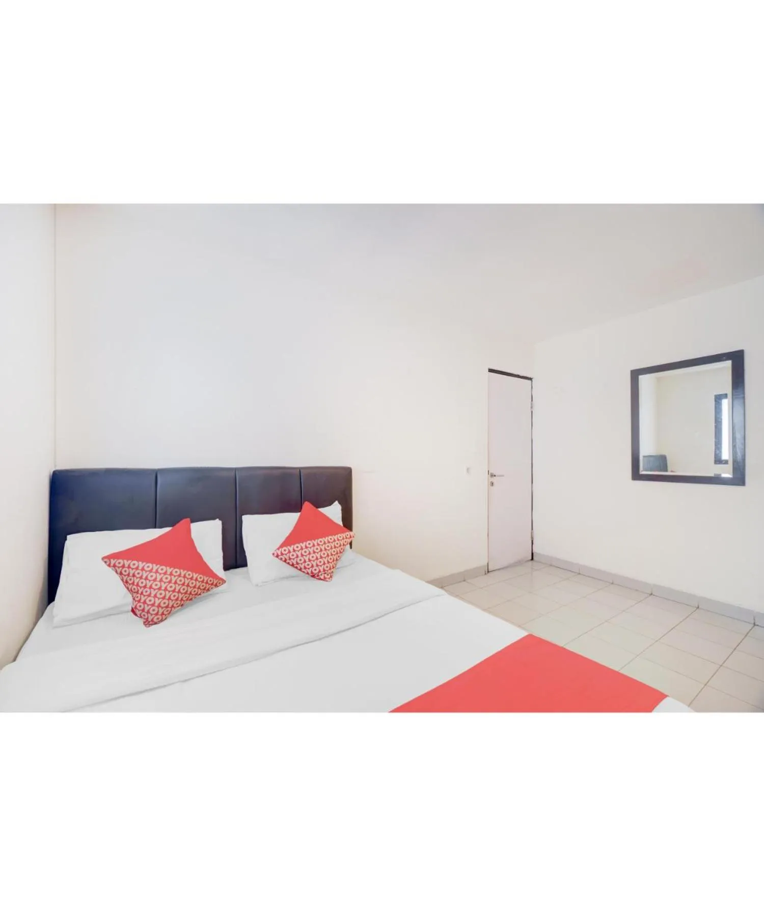 Bedroom, Bed in Hotel O J&B Smart Jatinegara