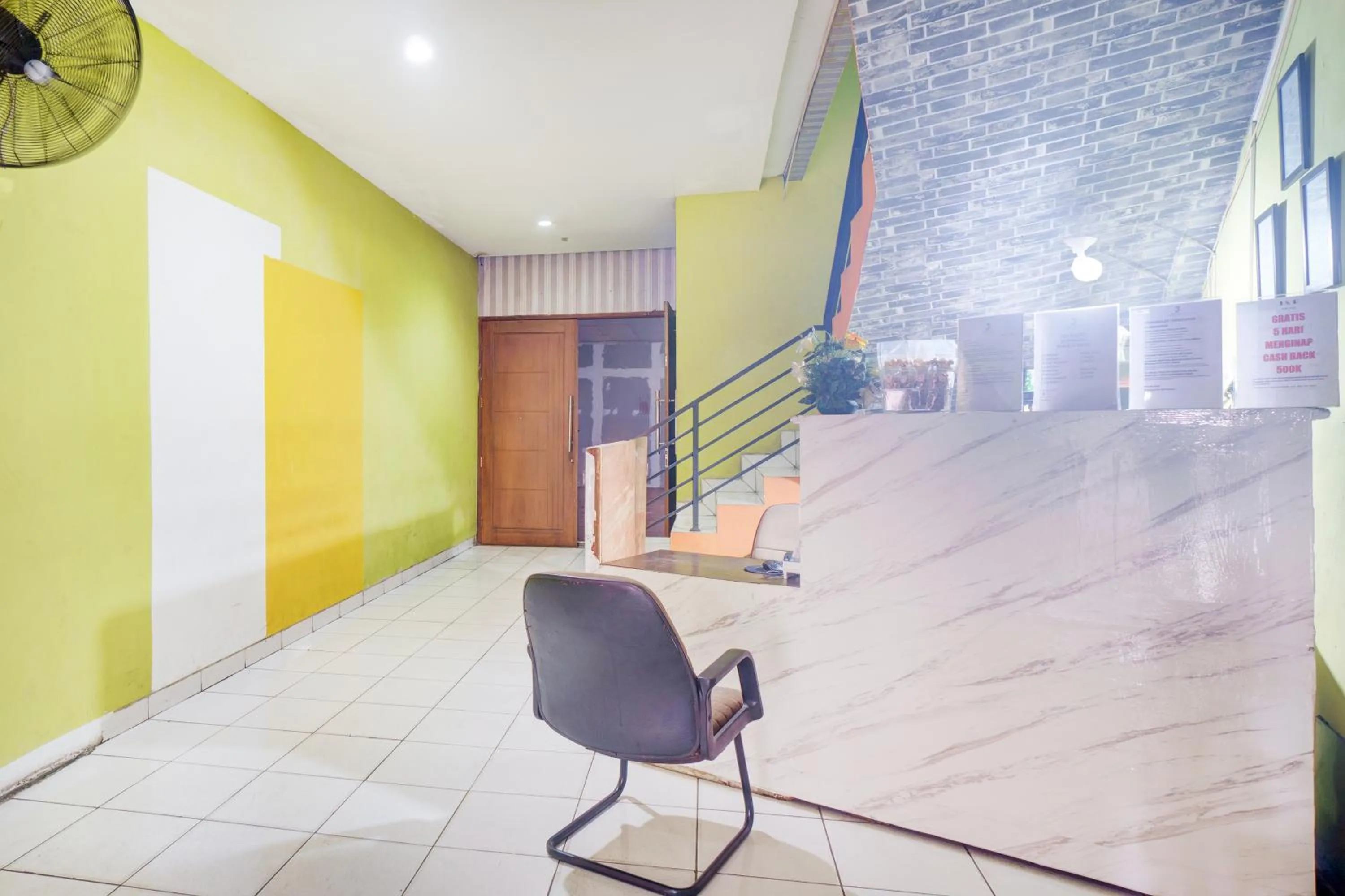 Lobby or reception in Hotel O J&B Smart Jatinegara