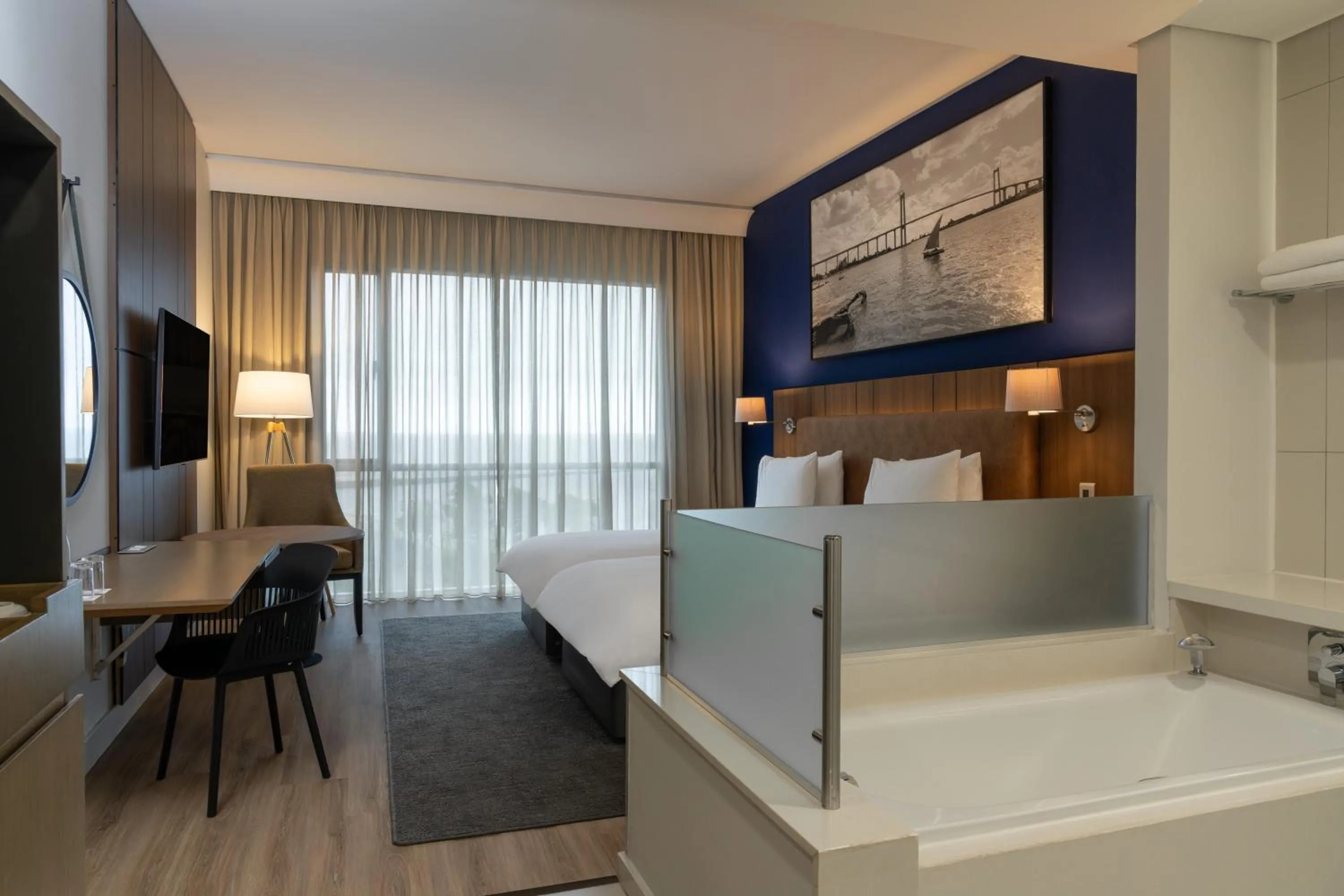 Bedroom, Bed in Radisson Blu Hotel & Residence Maputo