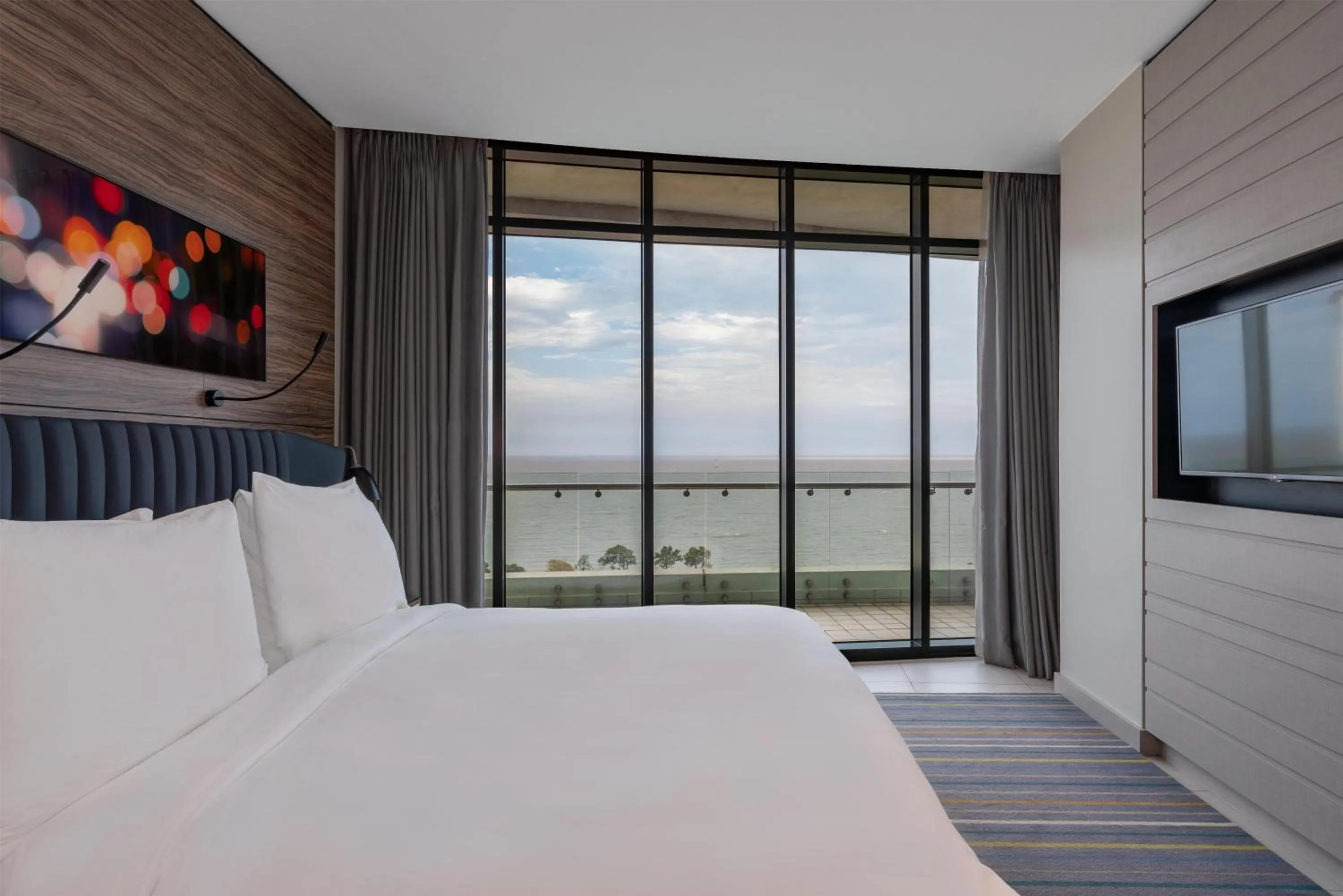 Photo of the whole room, Bed in Radisson Blu Hotel & Residence Maputo