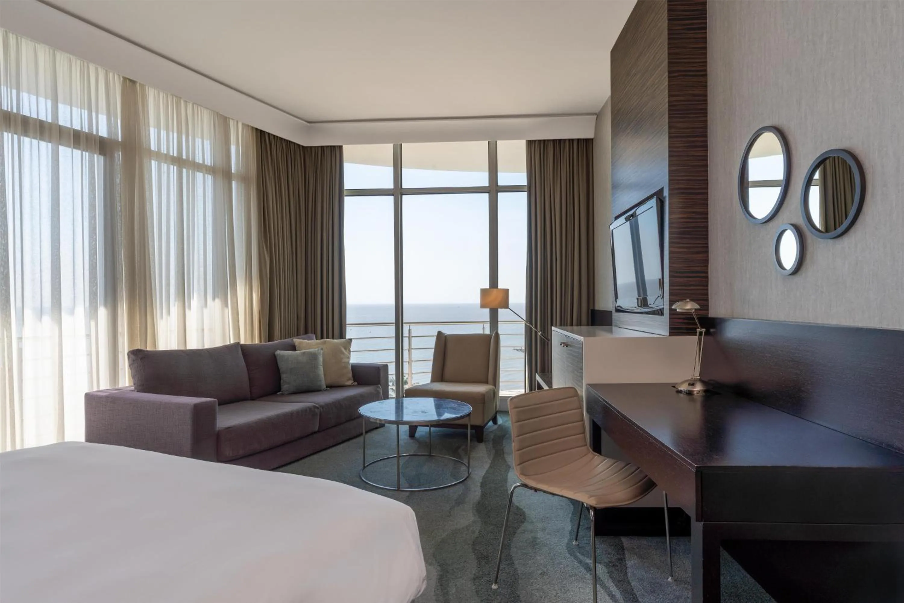 TV and multimedia, Bed in Radisson Blu Hotel & Residence Maputo