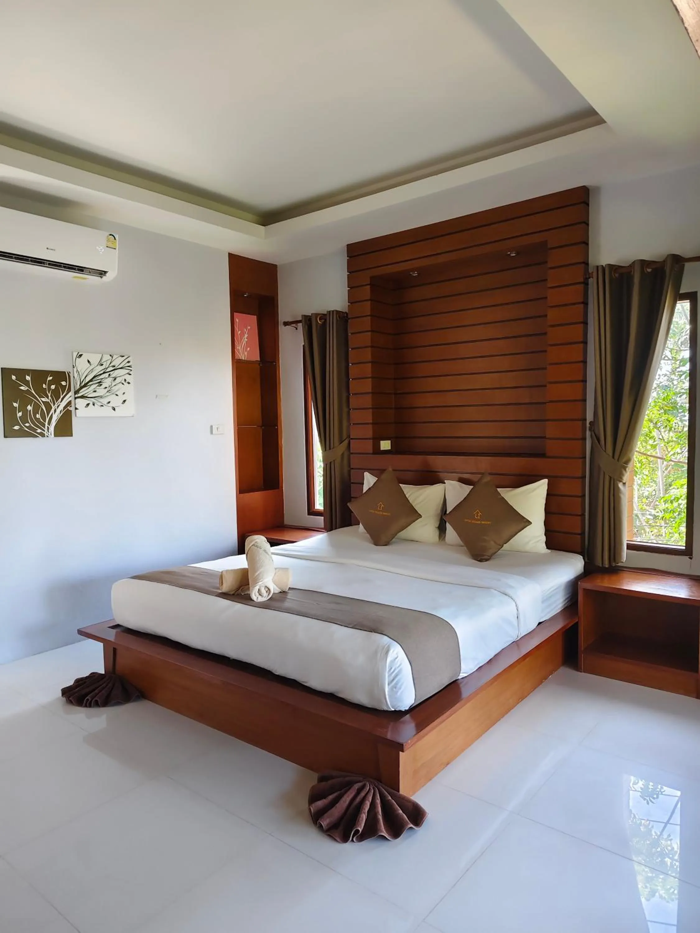 Bed in Lanta Intanin Resort - SHA Extra Plus
