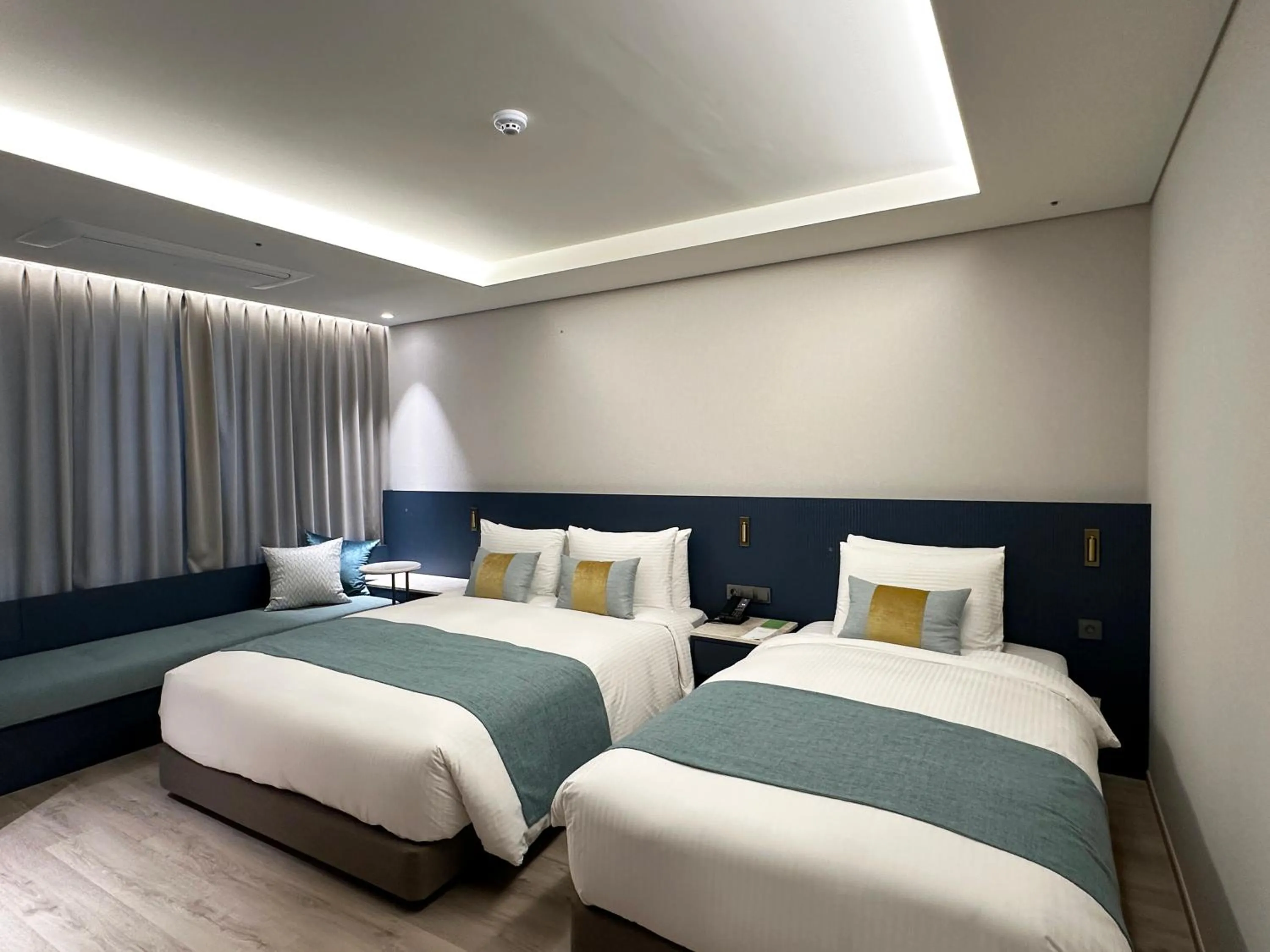 Bed in Crown Harbor Hotel Busan