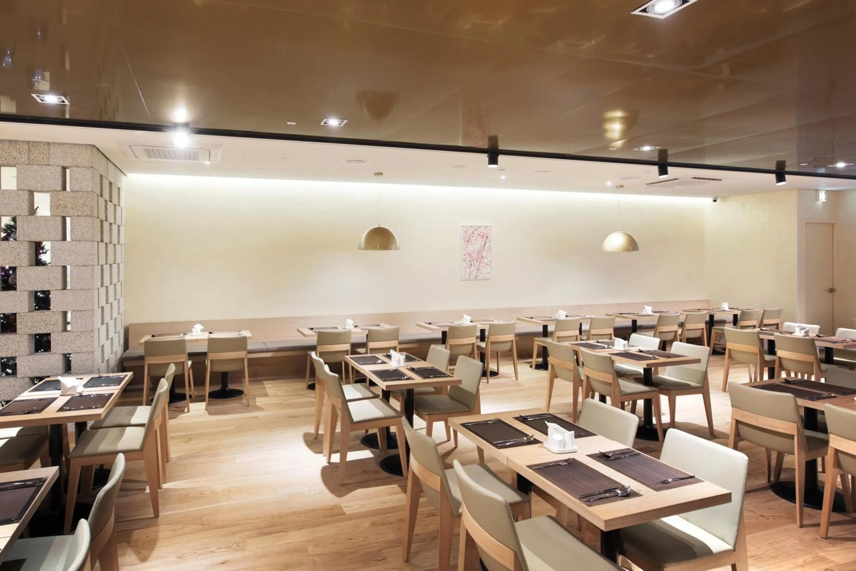 Restaurant/places to eat in Crown Harbor Hotel Busan