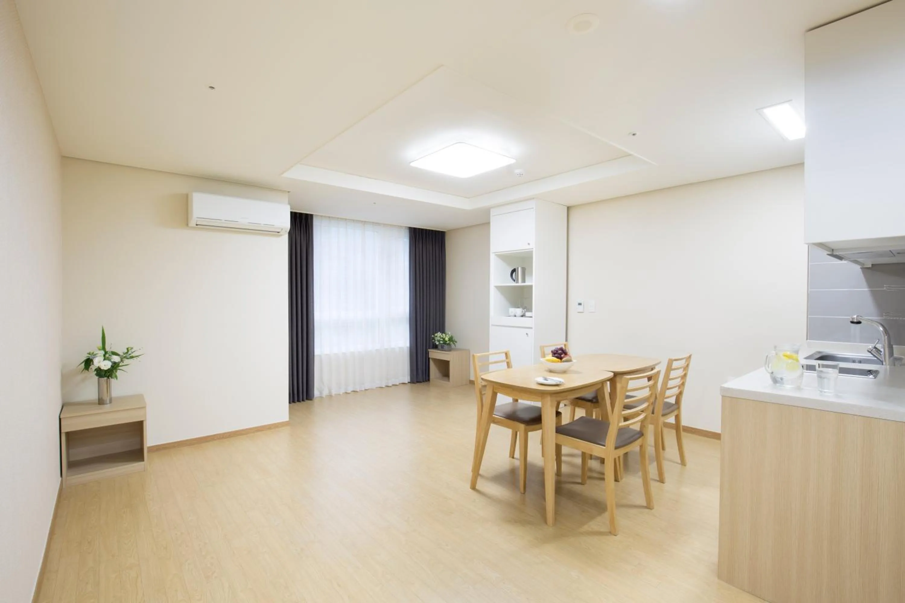 Living room in Crown Harbor Hotel Busan