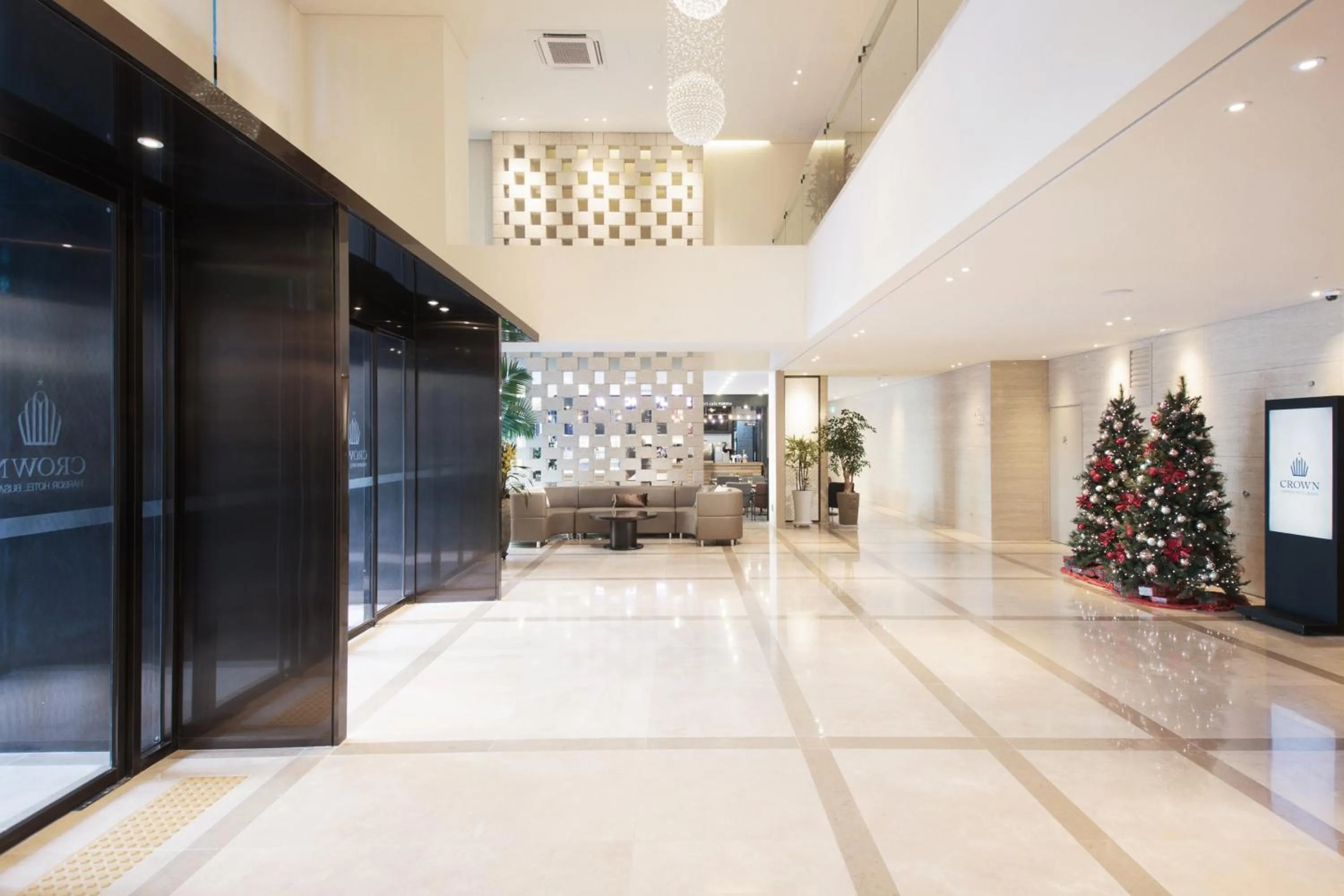 Lobby or reception in Crown Harbor Hotel Busan
