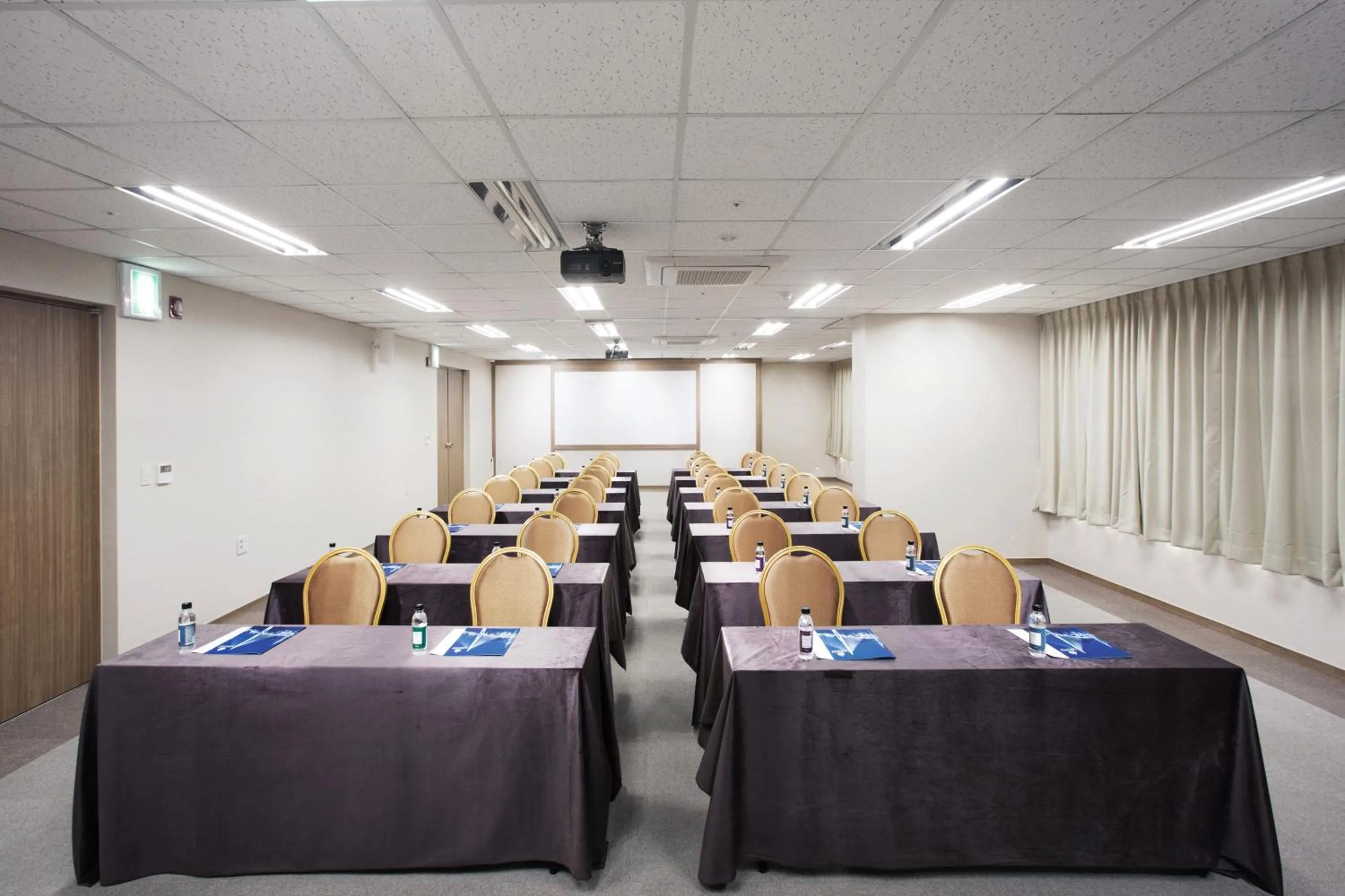 Business facilities in Crown Harbor Hotel Busan