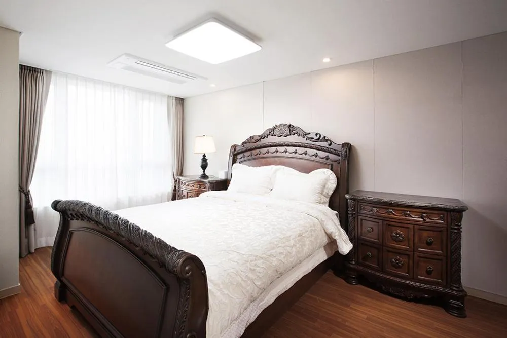 Bed in Crown Harbor Hotel Busan